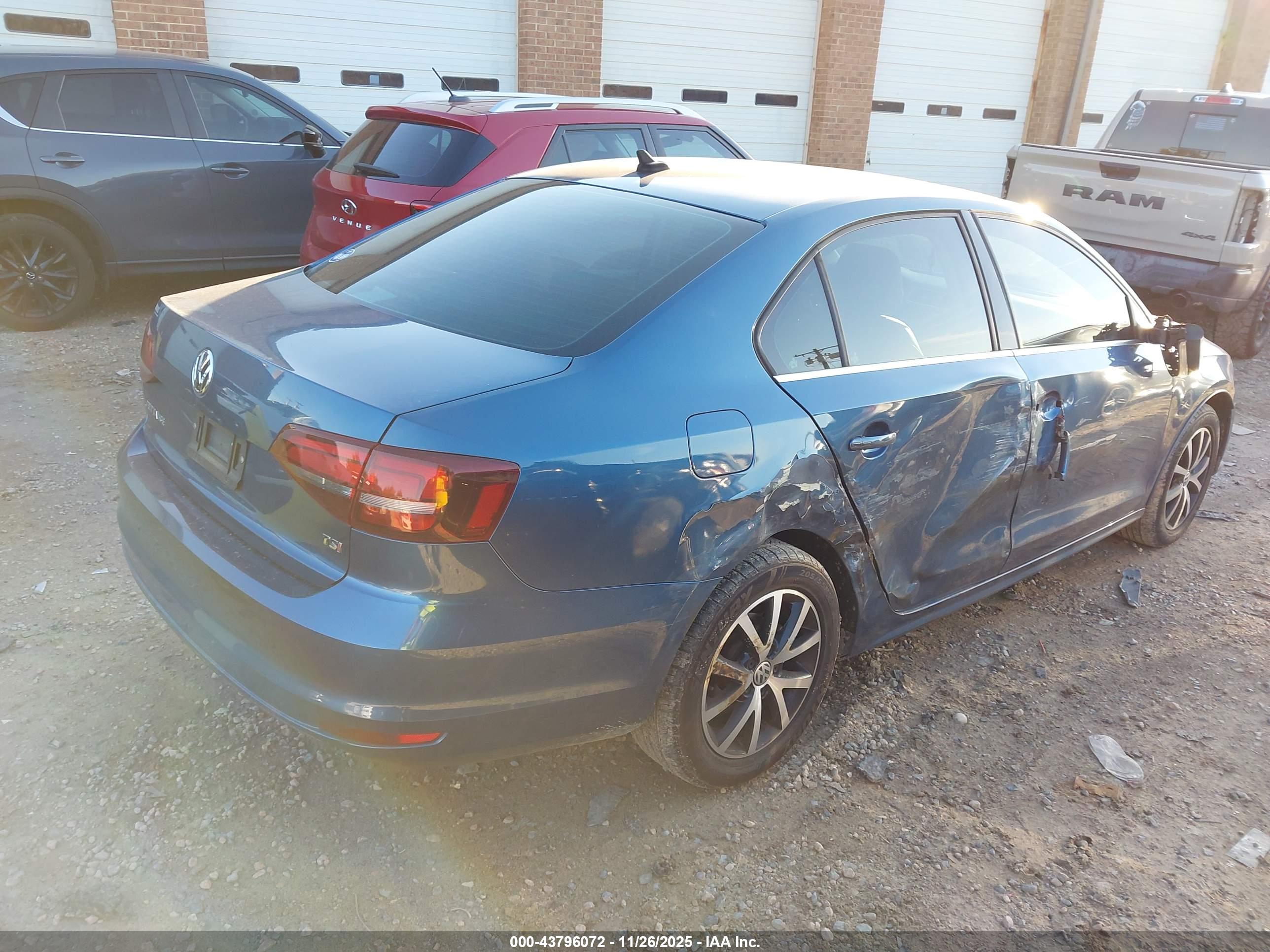 VOLKSWAGEN JETTA image 4