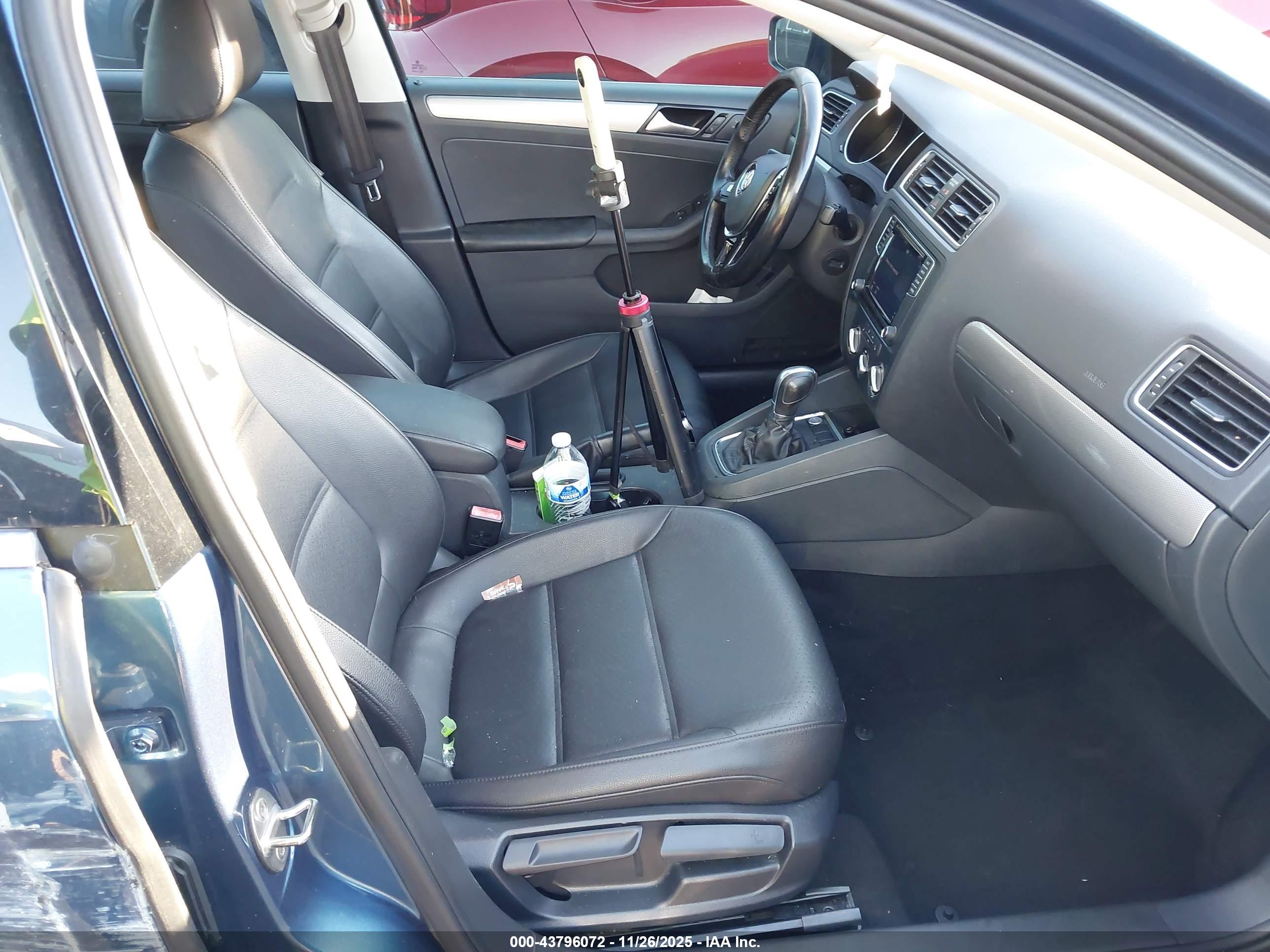 VOLKSWAGEN JETTA image 5