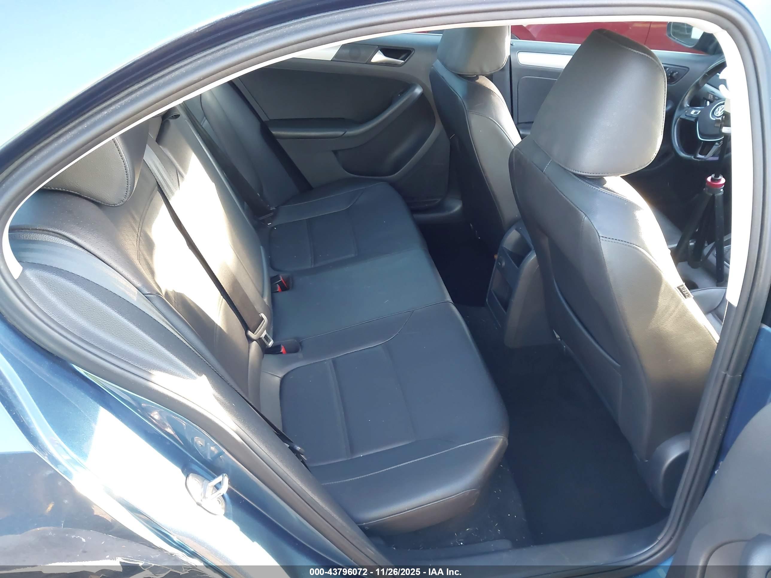 VOLKSWAGEN JETTA image 8