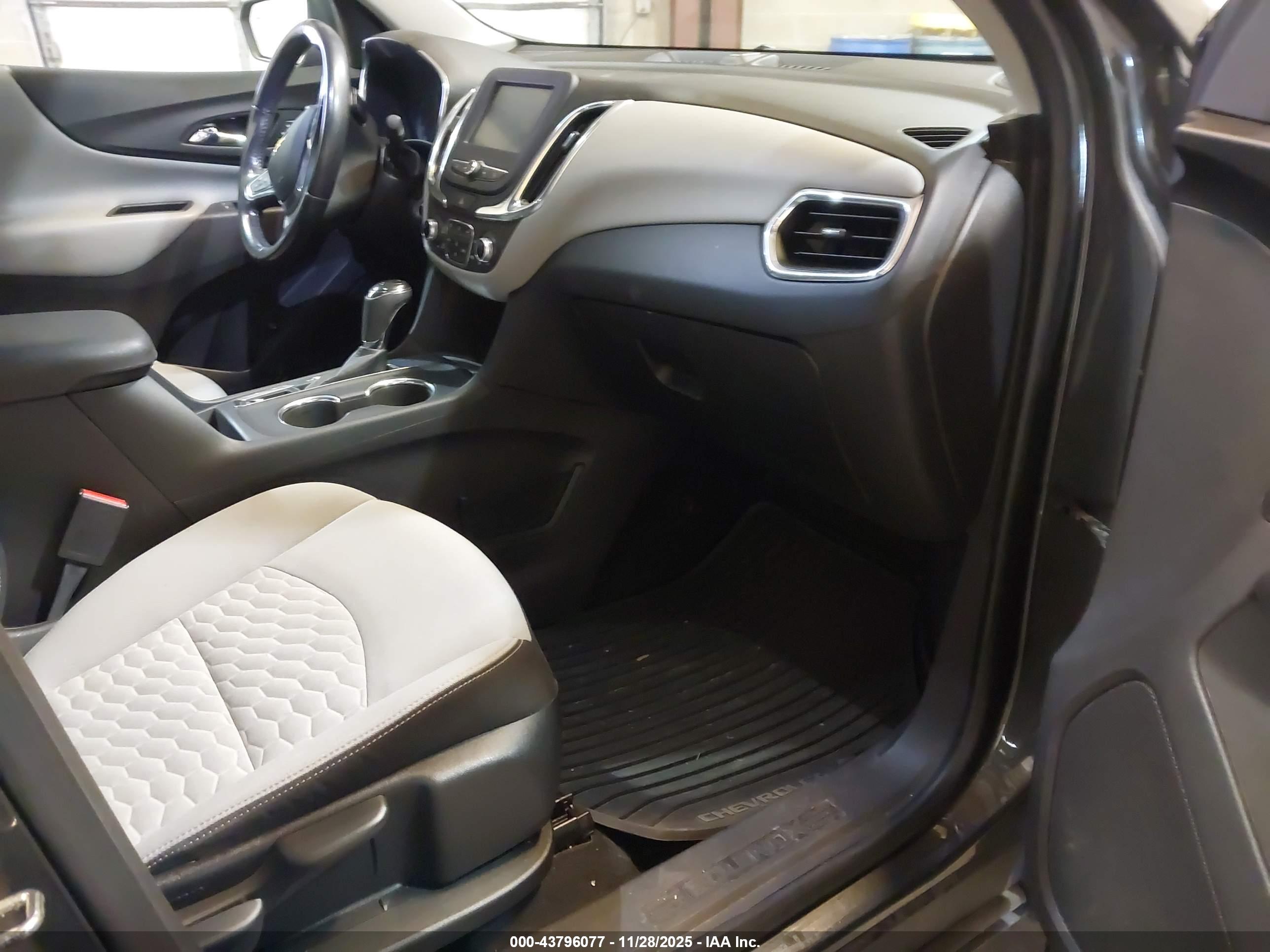 CHEVROLET EQUINOX image 5
