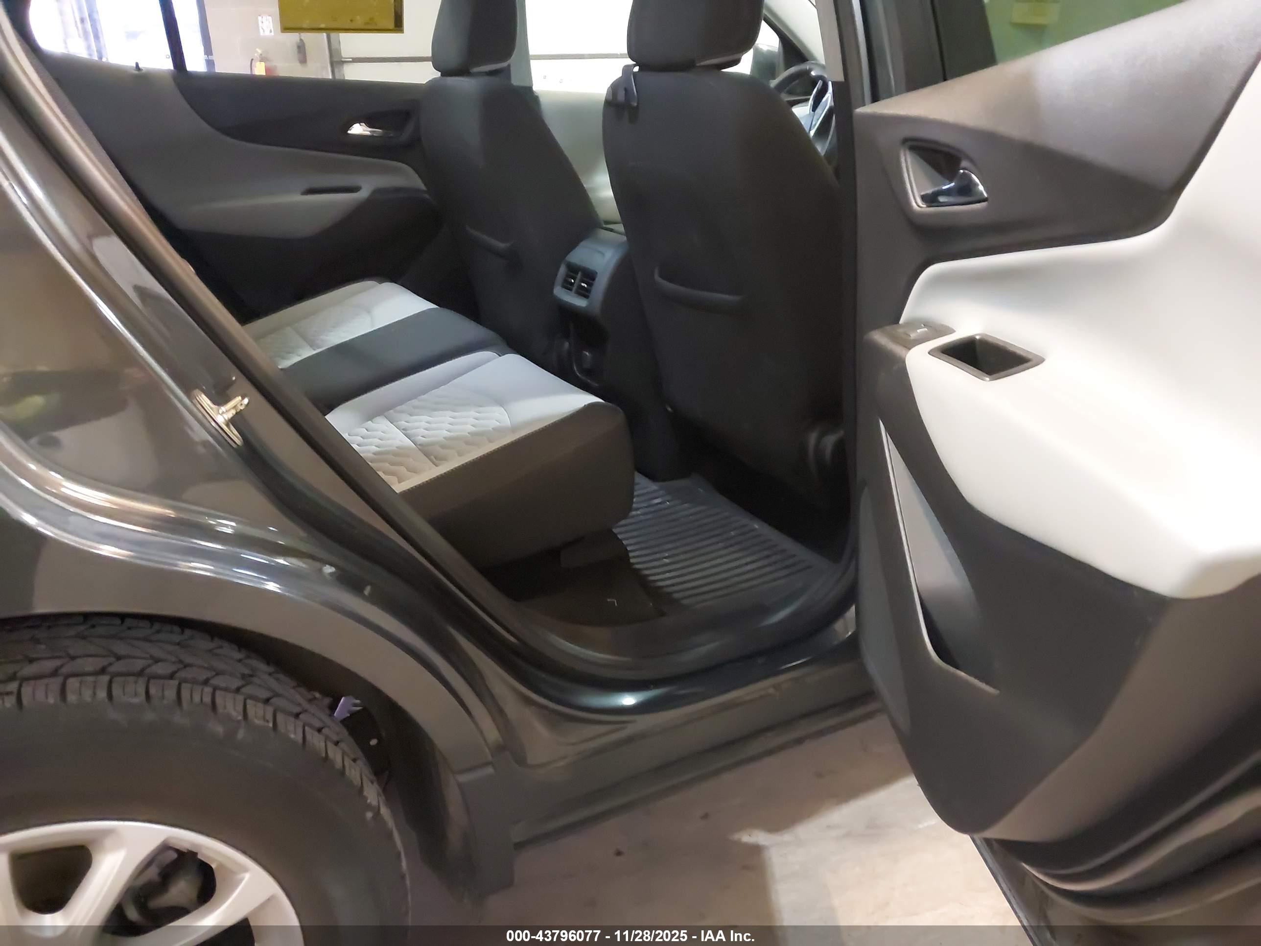 CHEVROLET EQUINOX image 8