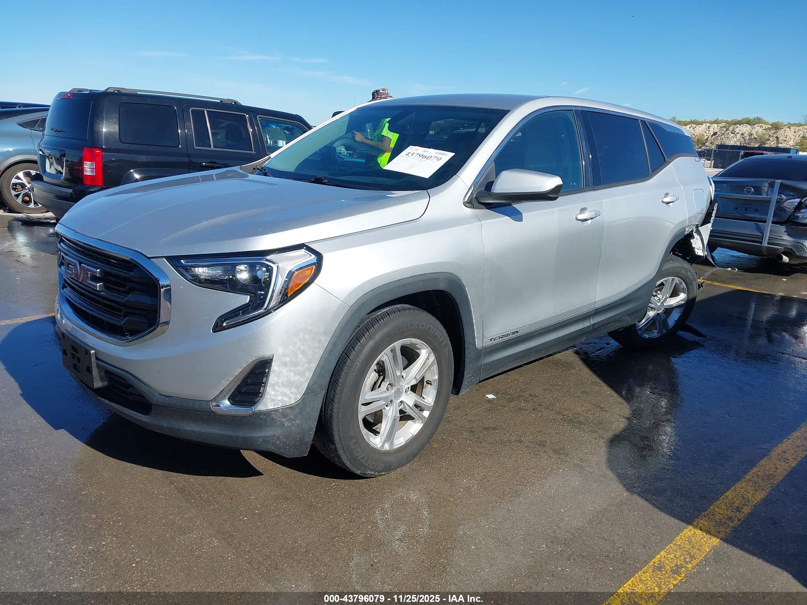 GMC TERRAIN image 2