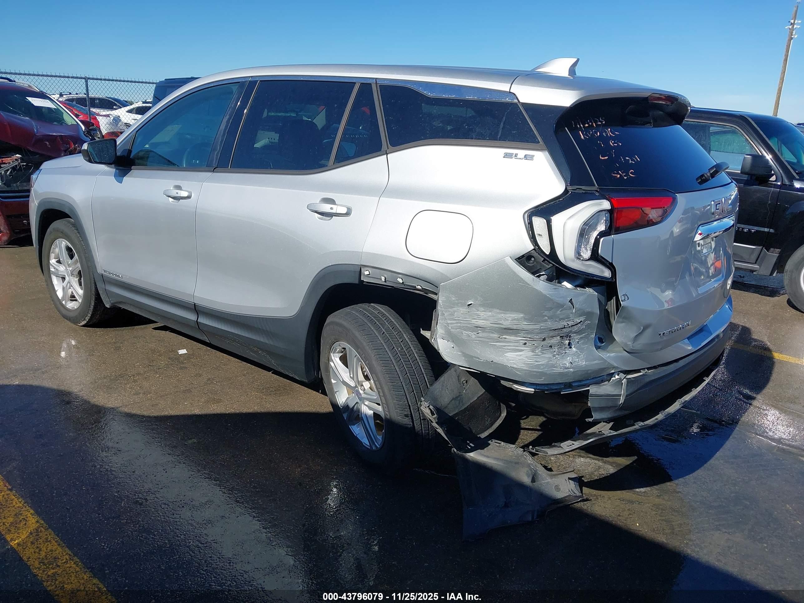 GMC TERRAIN image 3