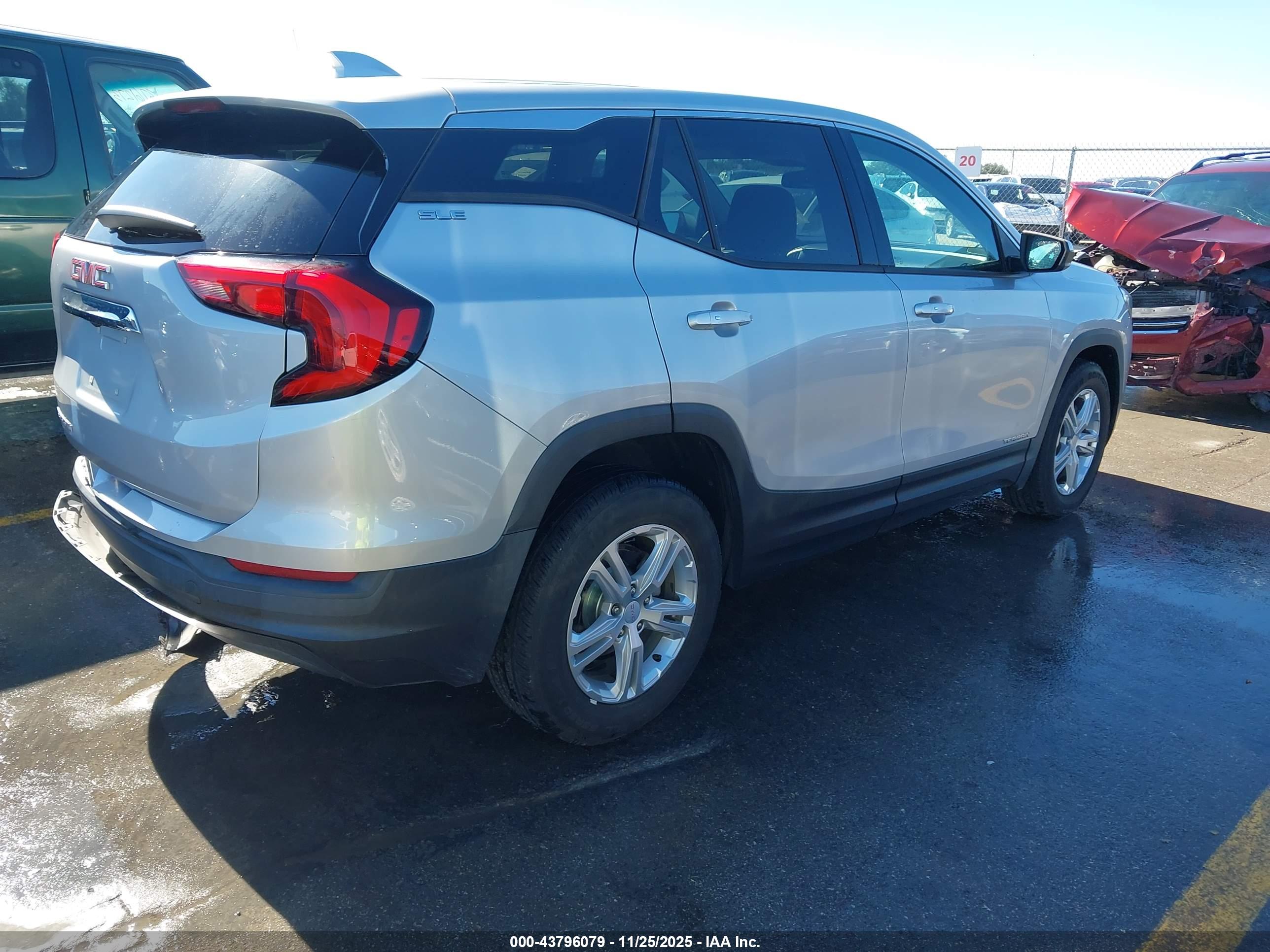 GMC TERRAIN image 4