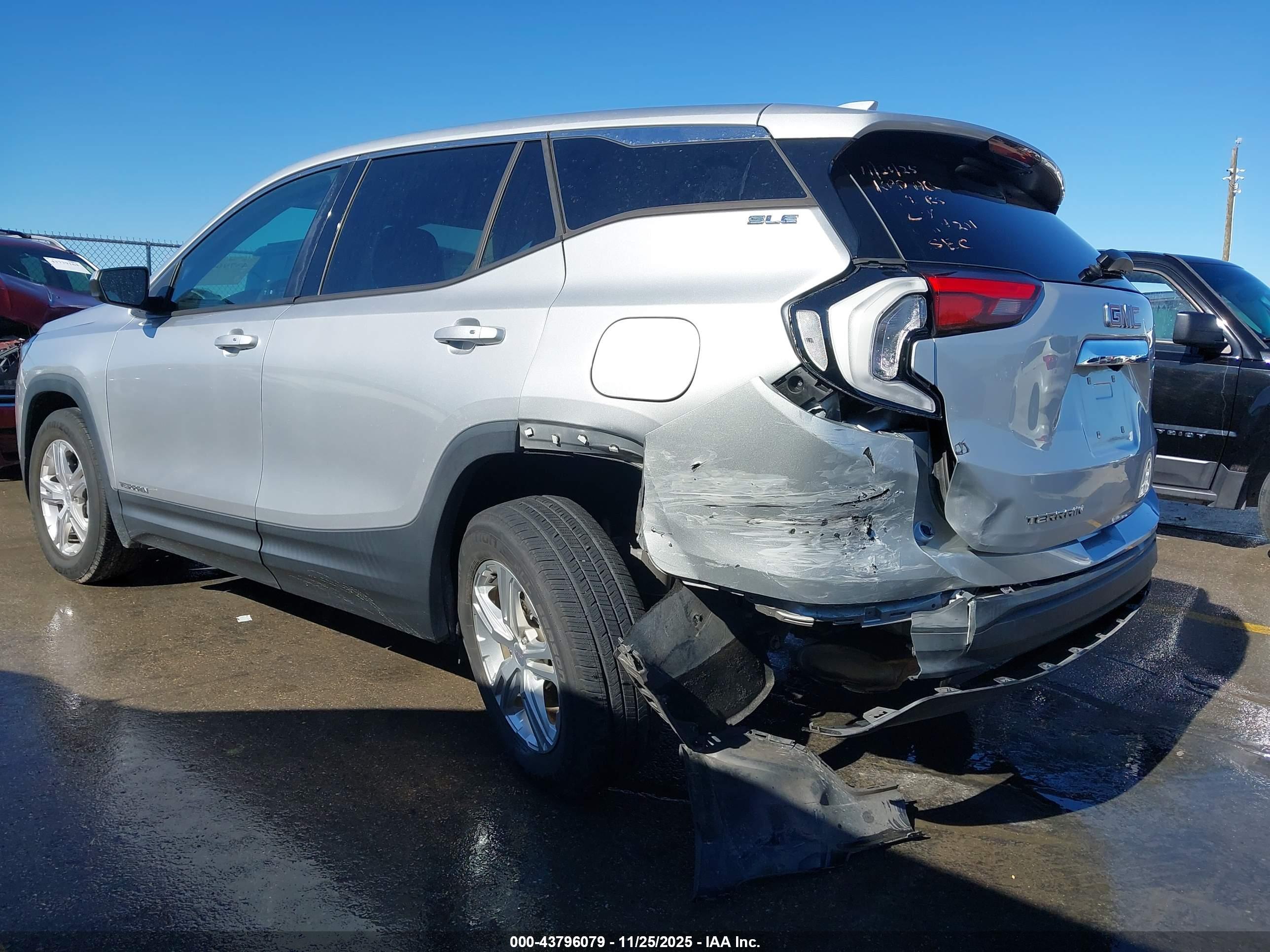 GMC TERRAIN image 6