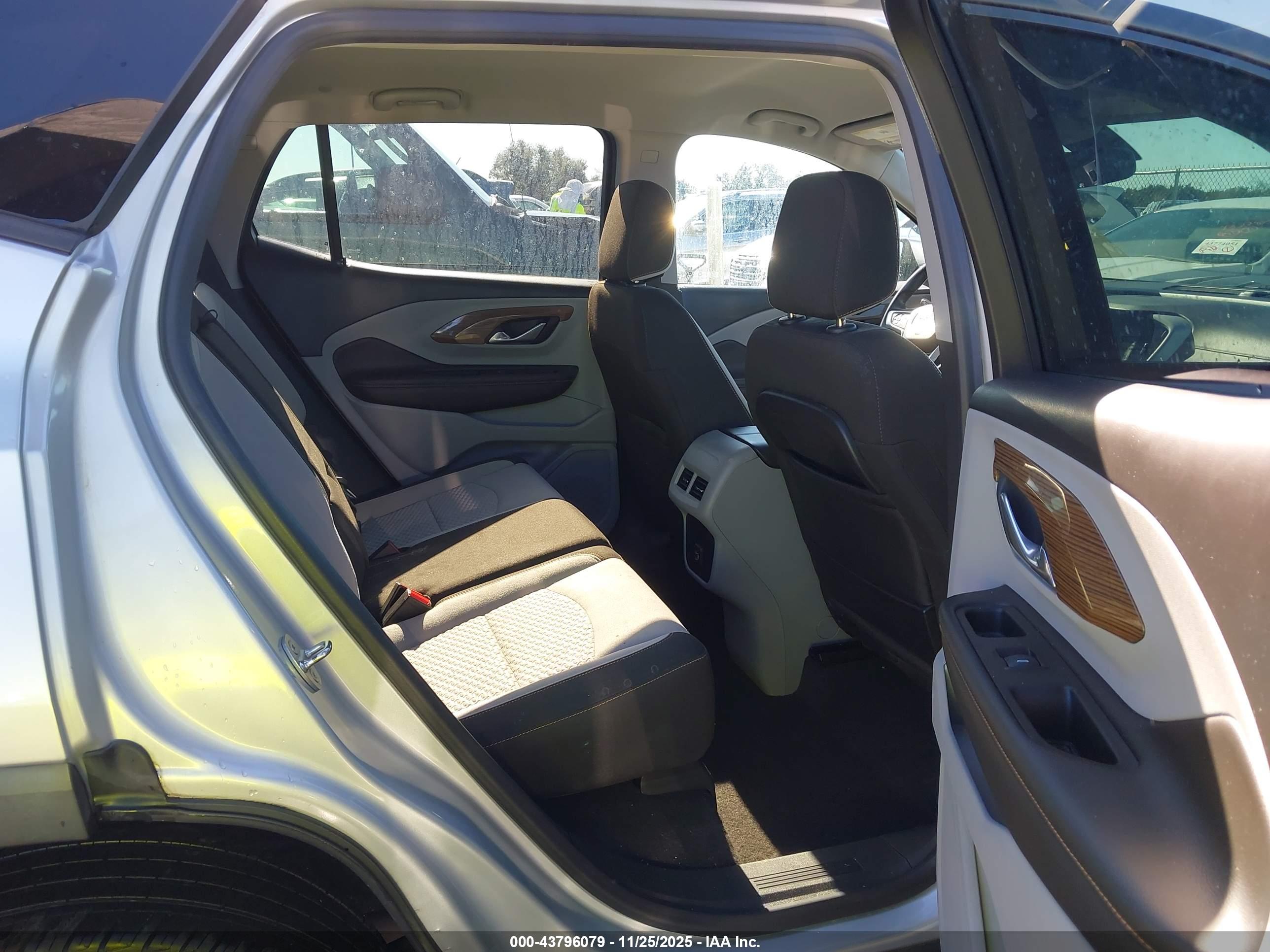 GMC TERRAIN image 8