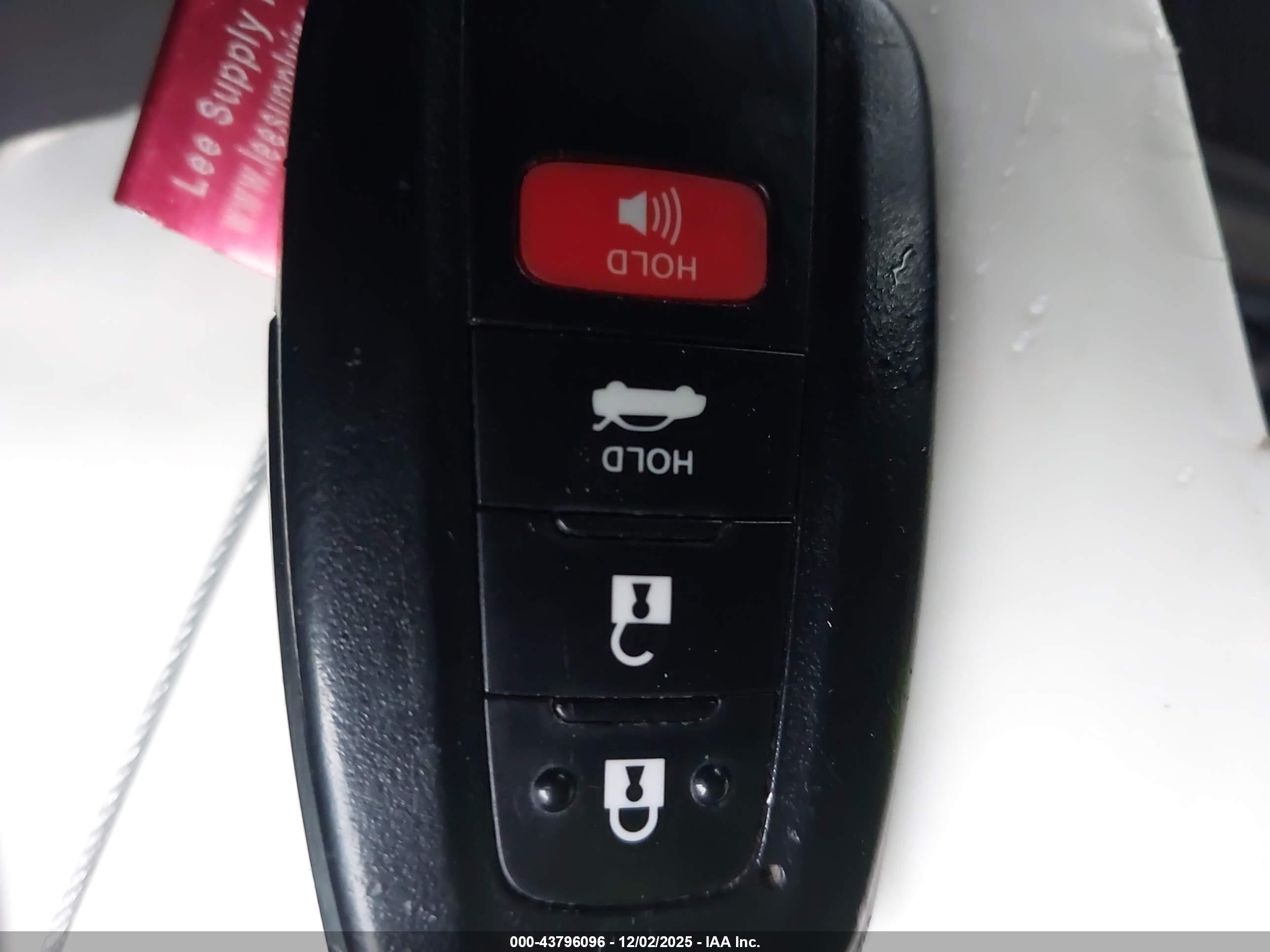 TOYOTA AVALON image 11