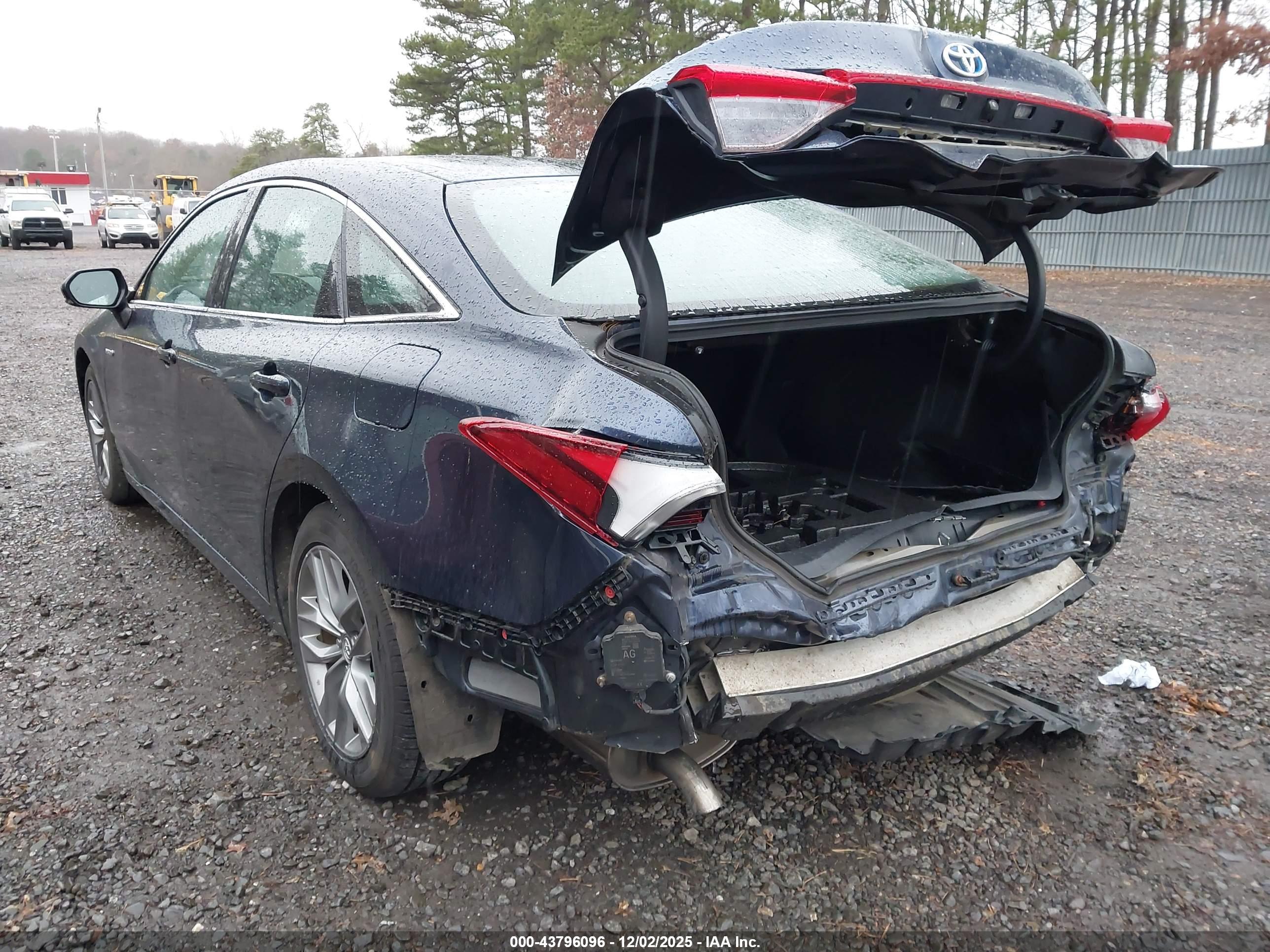 TOYOTA AVALON image 3