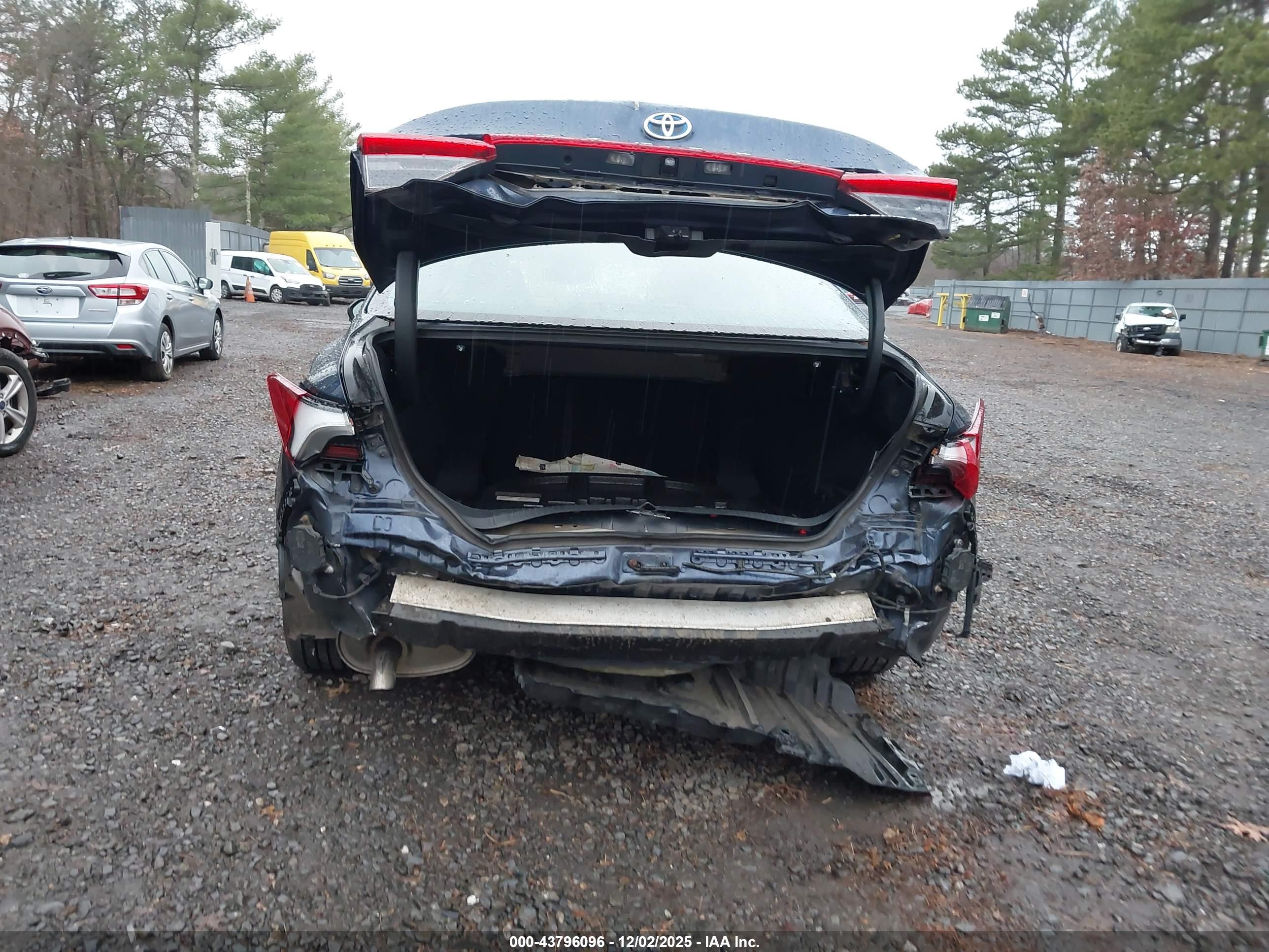 TOYOTA AVALON image 6