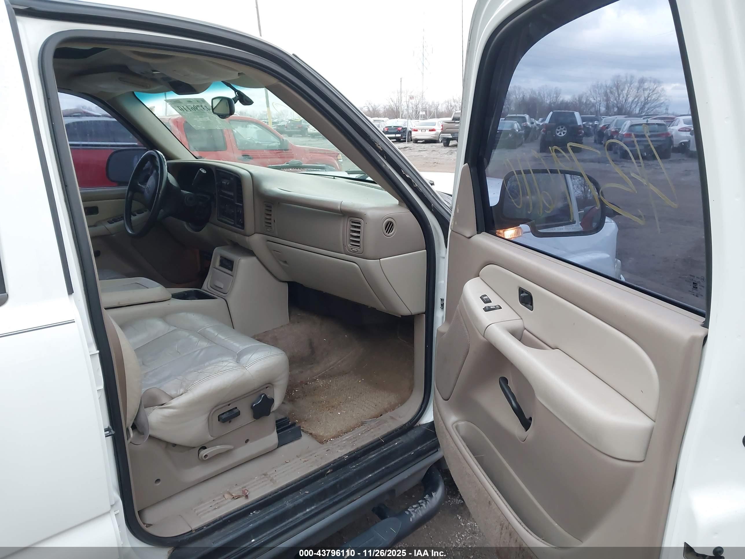 CHEVROLET SUBURBAN image 5