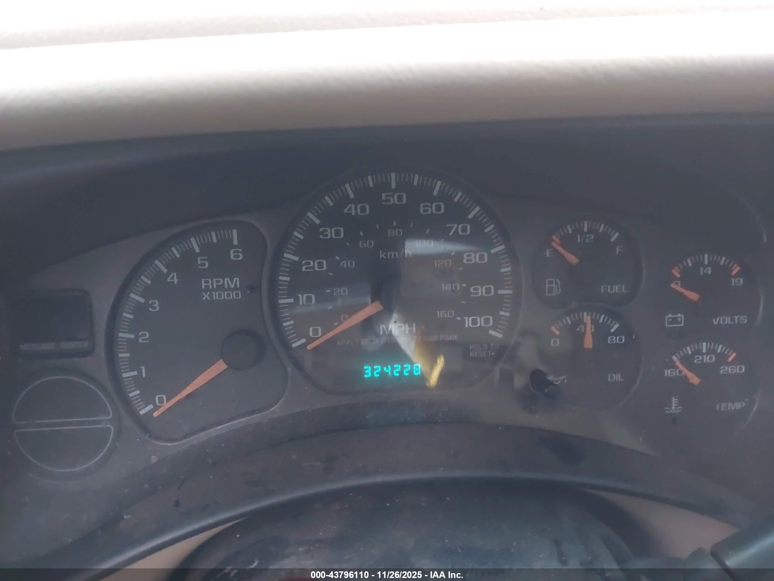 CHEVROLET SUBURBAN image 7
