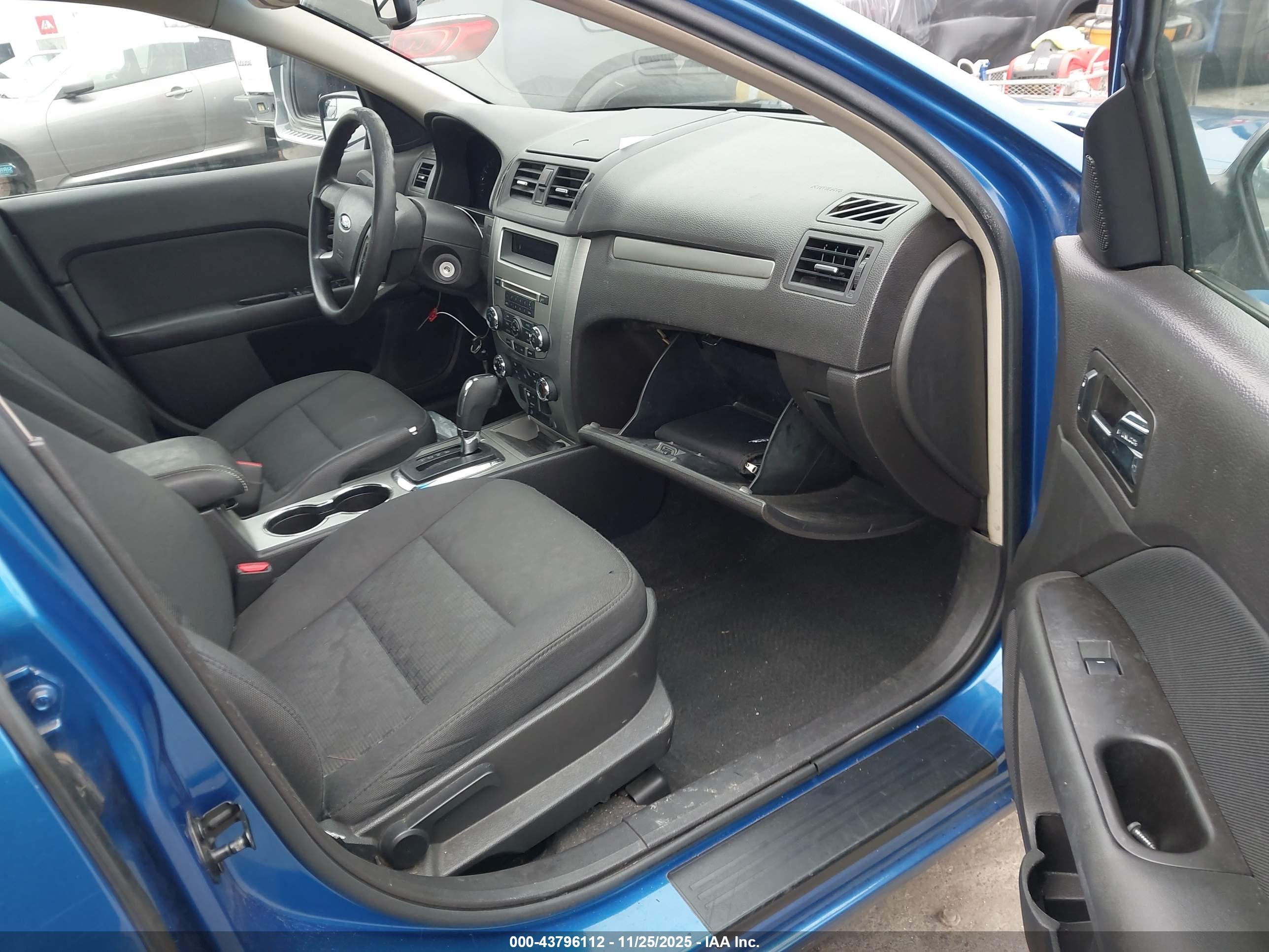 FORD FUSION image 5