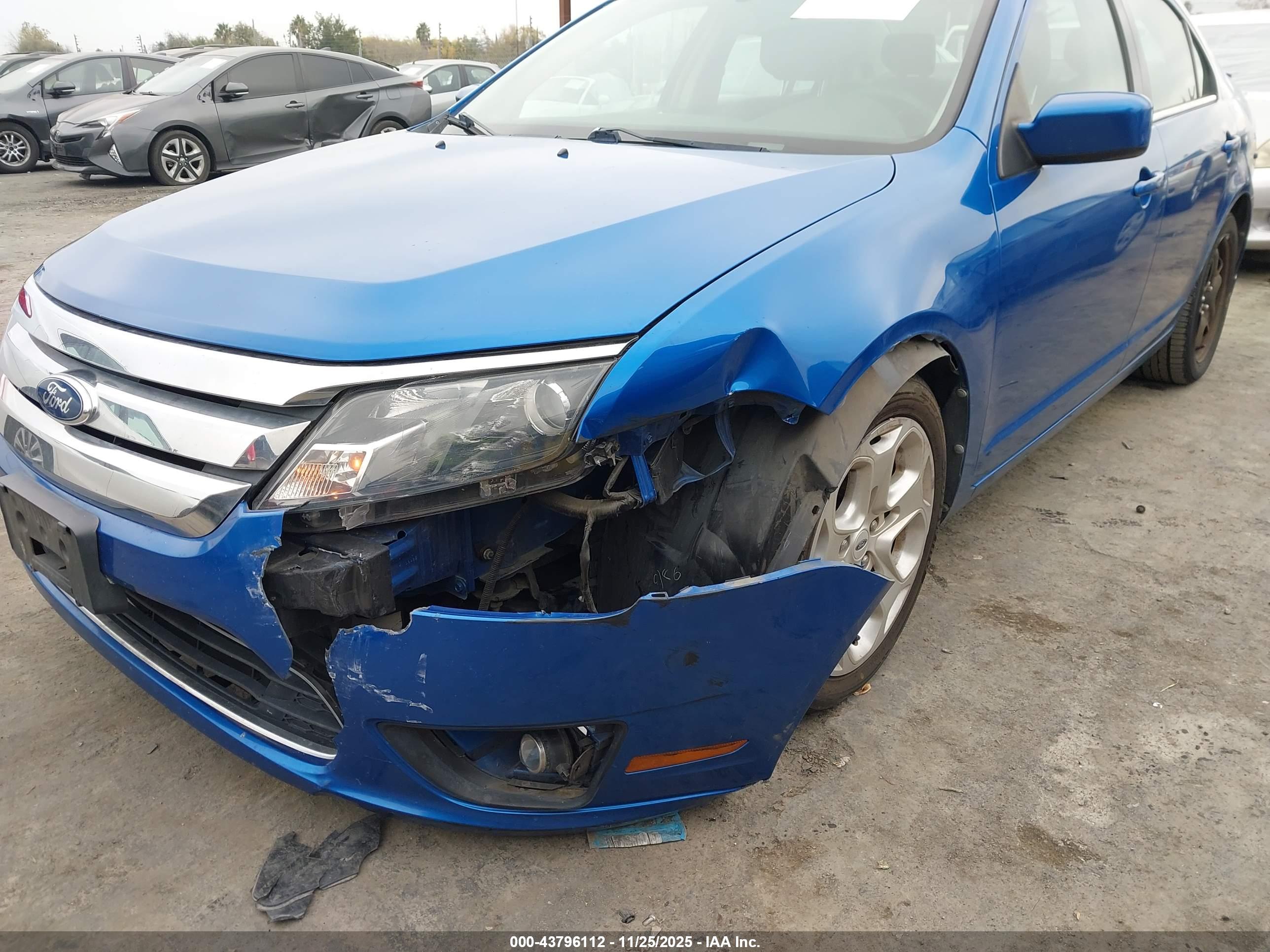 FORD FUSION image 6