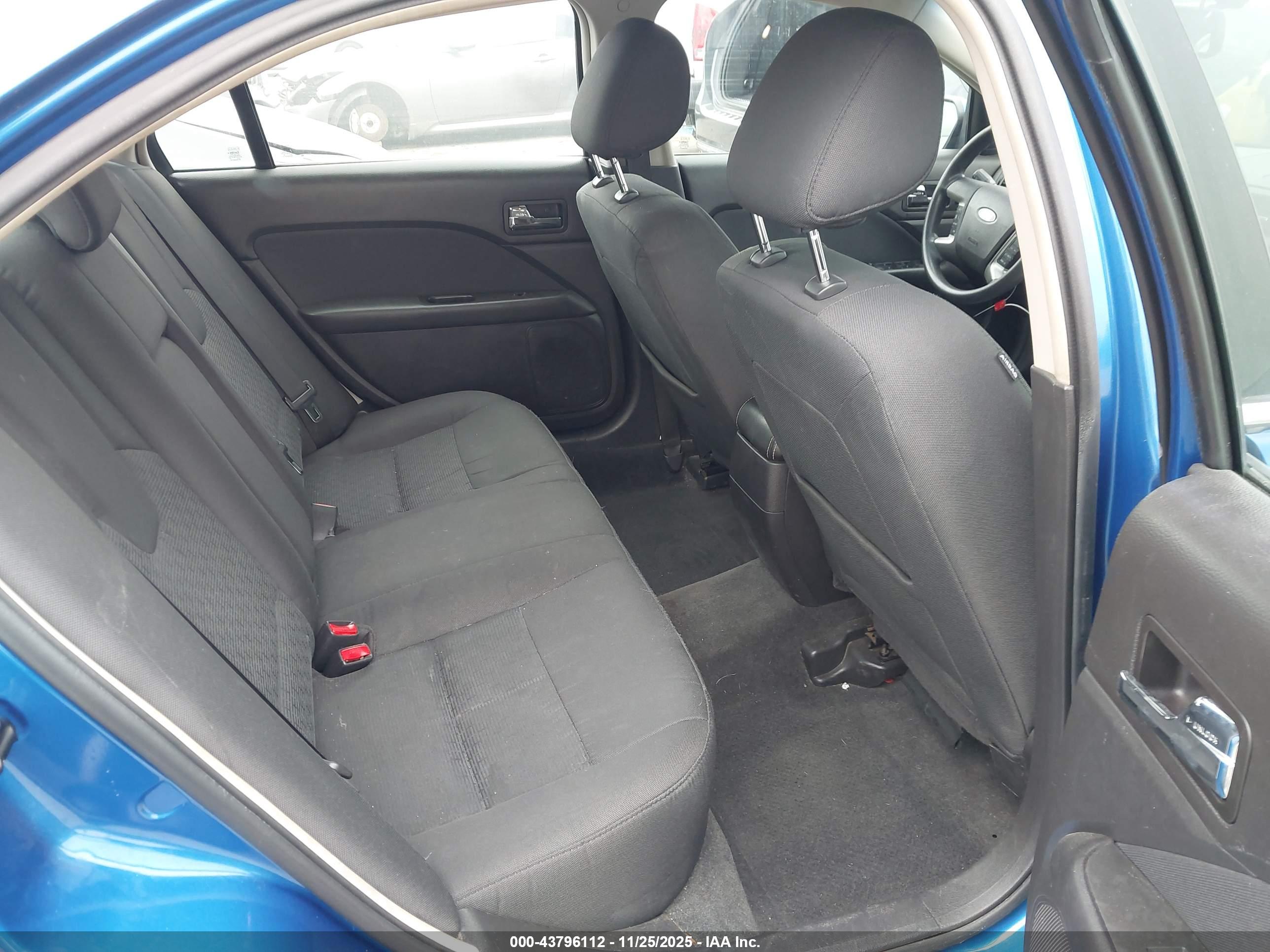 FORD FUSION image 8