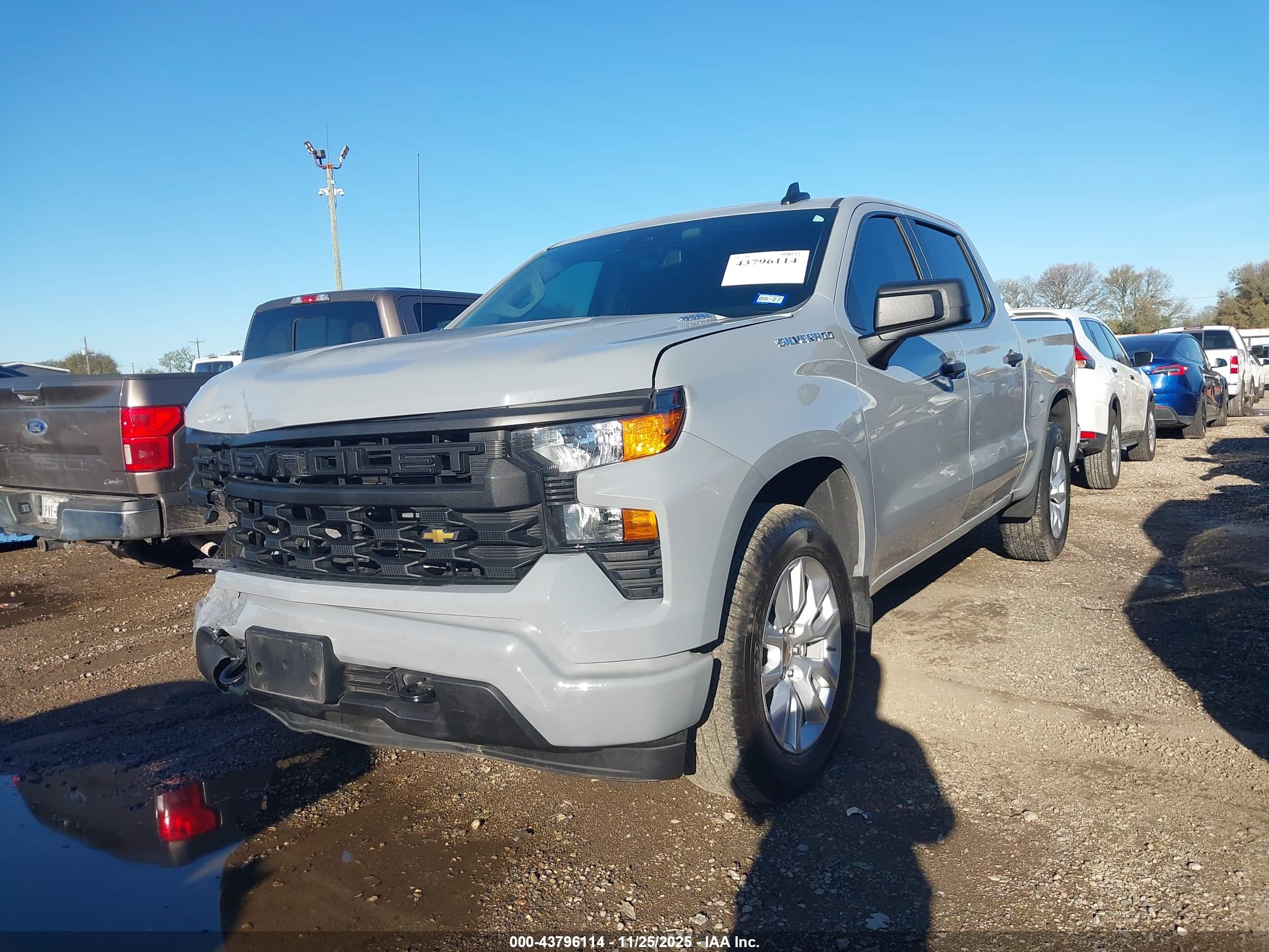 CHEVROLET SILVERADO image 2