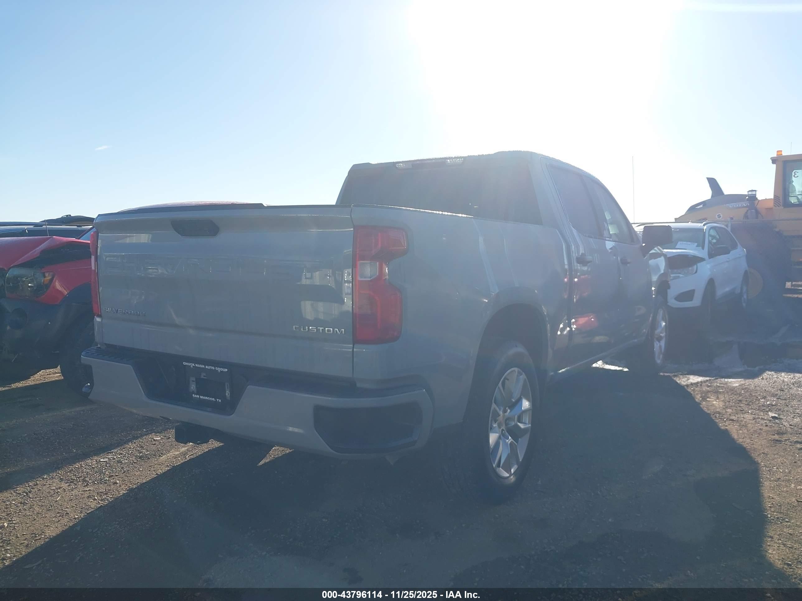 CHEVROLET SILVERADO image 4