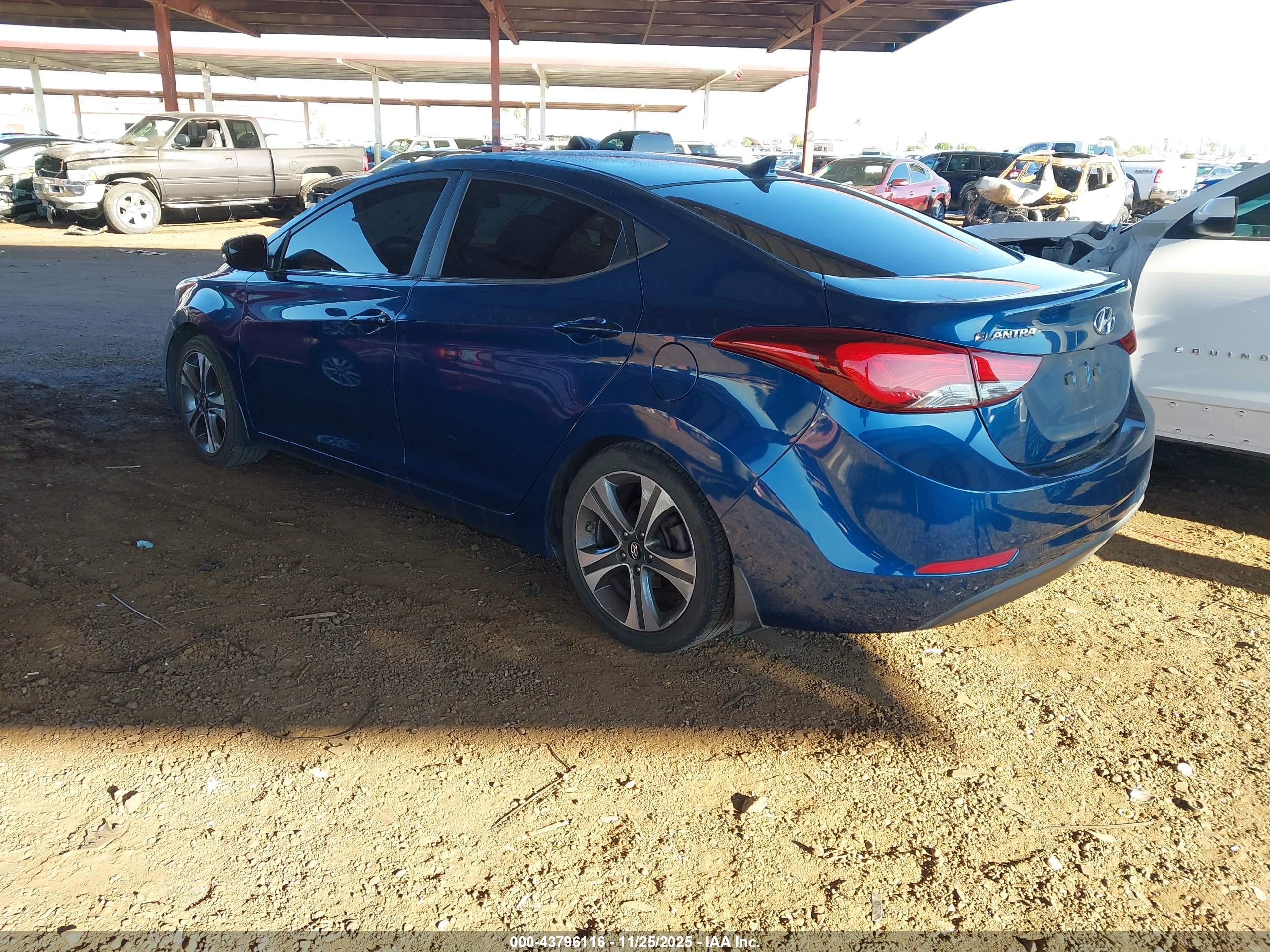HYUNDAI ELANTRA image 3