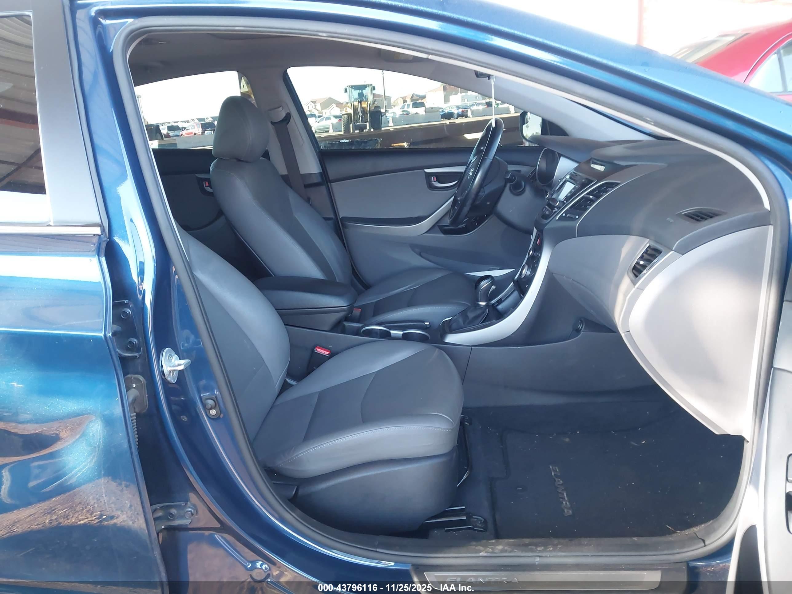 HYUNDAI ELANTRA image 5