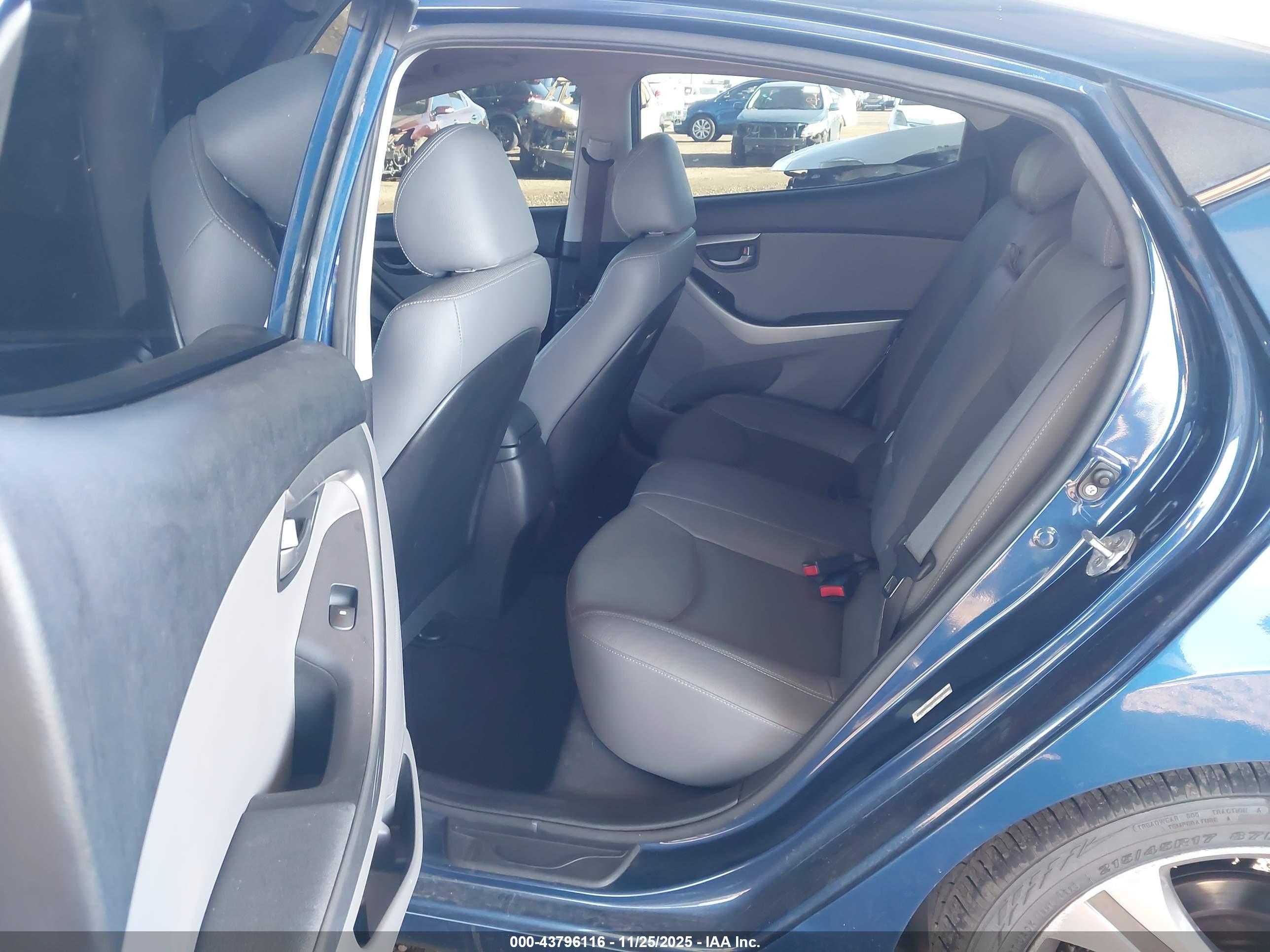 HYUNDAI ELANTRA image 8