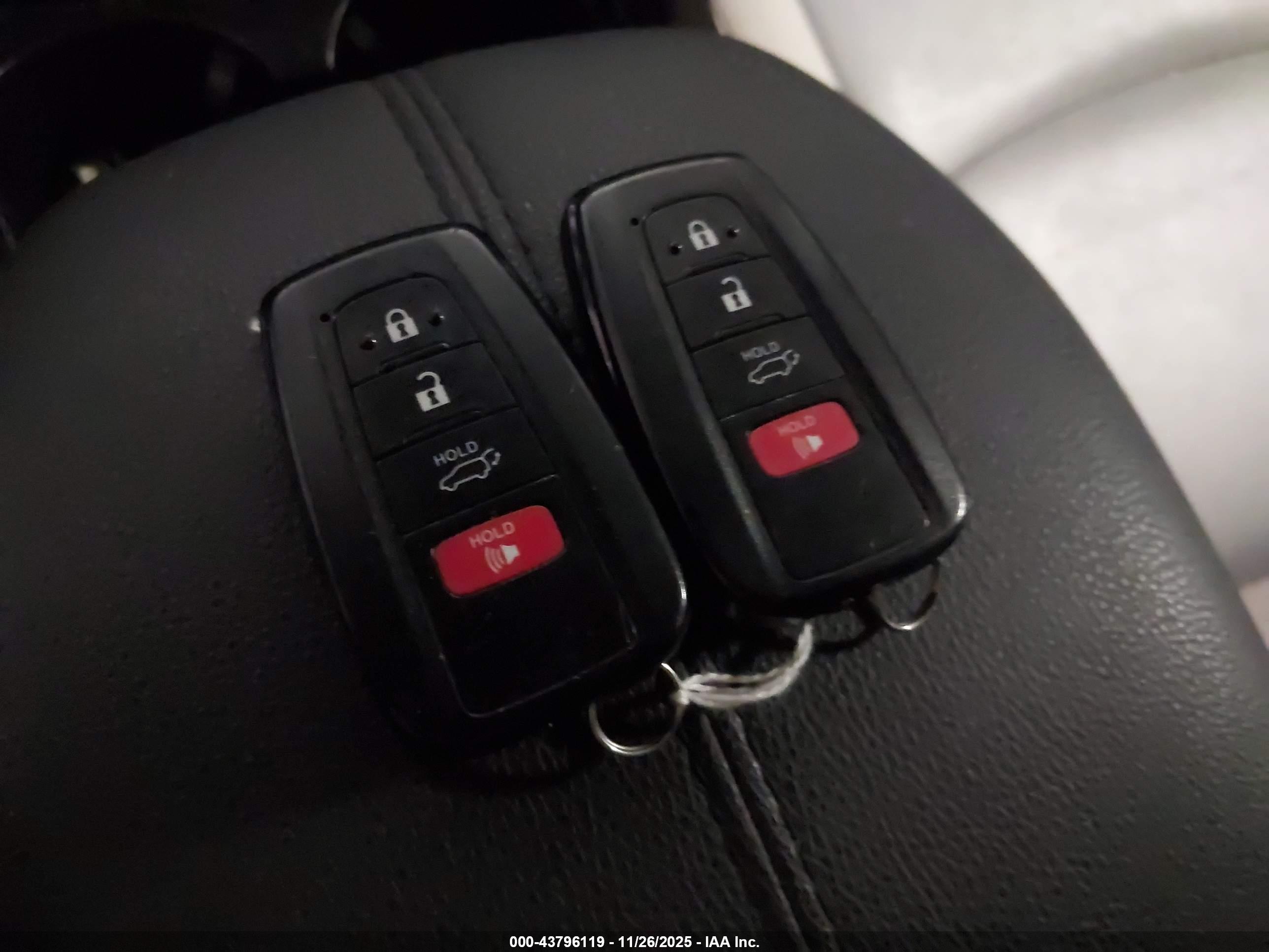 TOYOTA RAV4 image 11