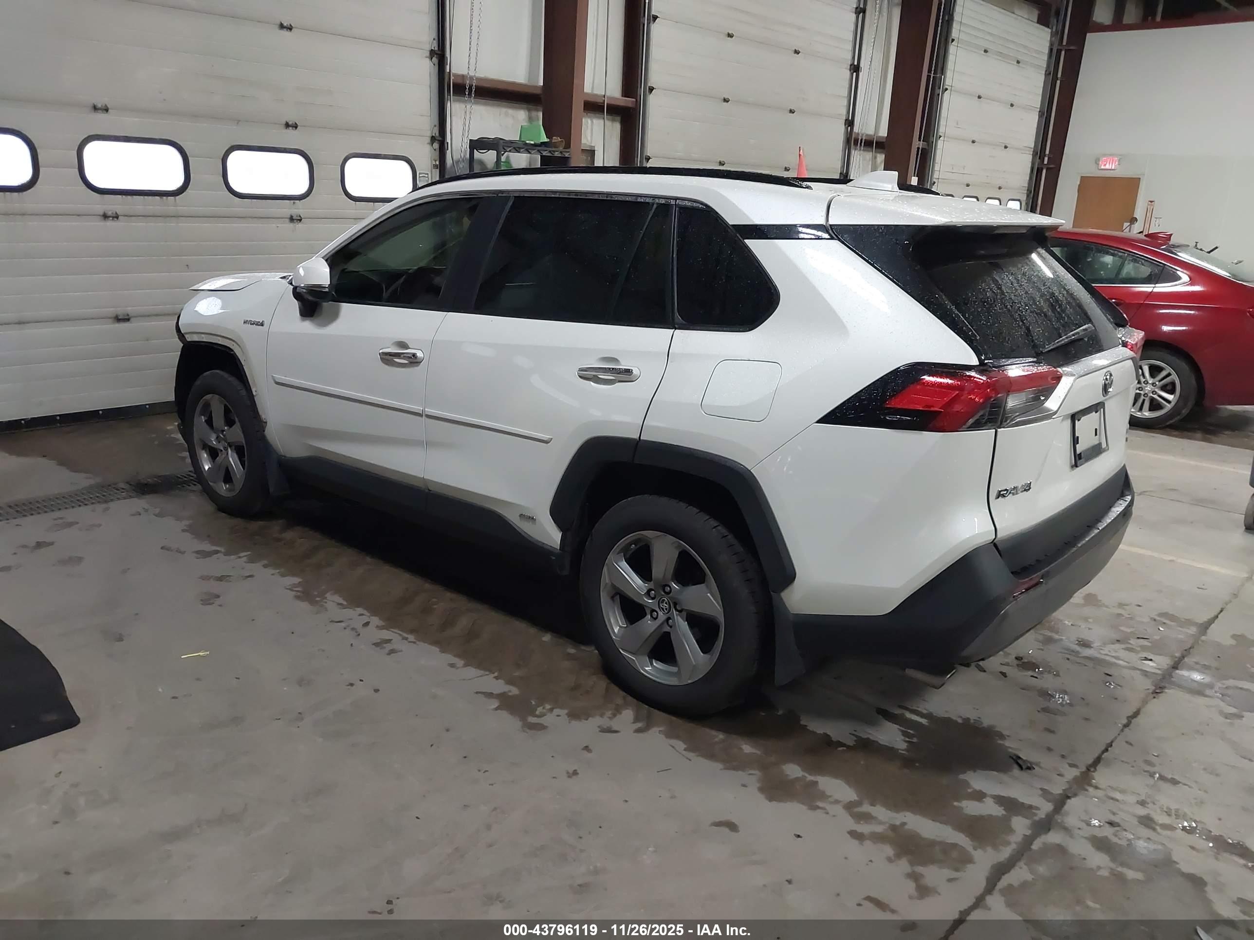 TOYOTA RAV4 image 3