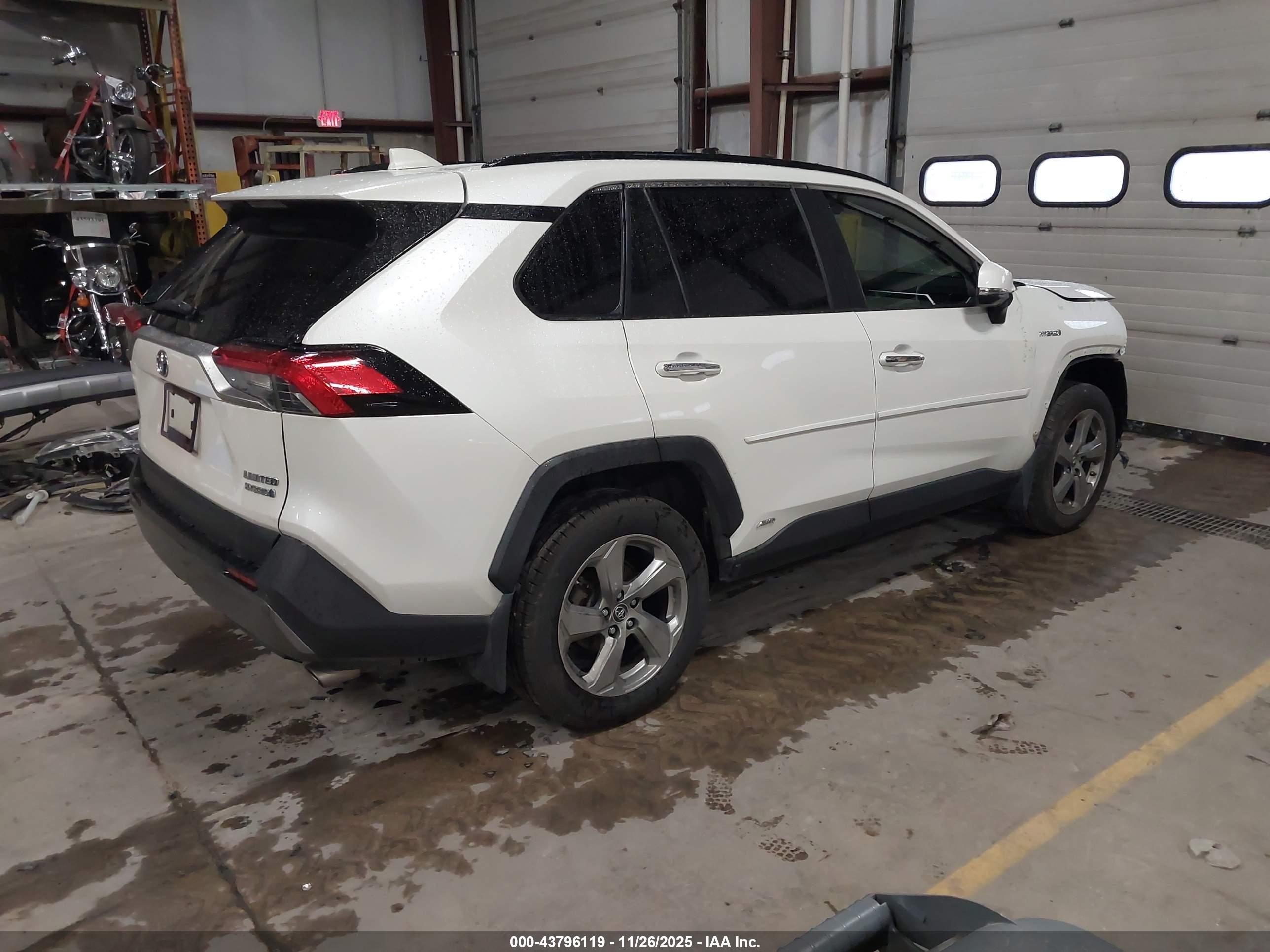 TOYOTA RAV4 image 4