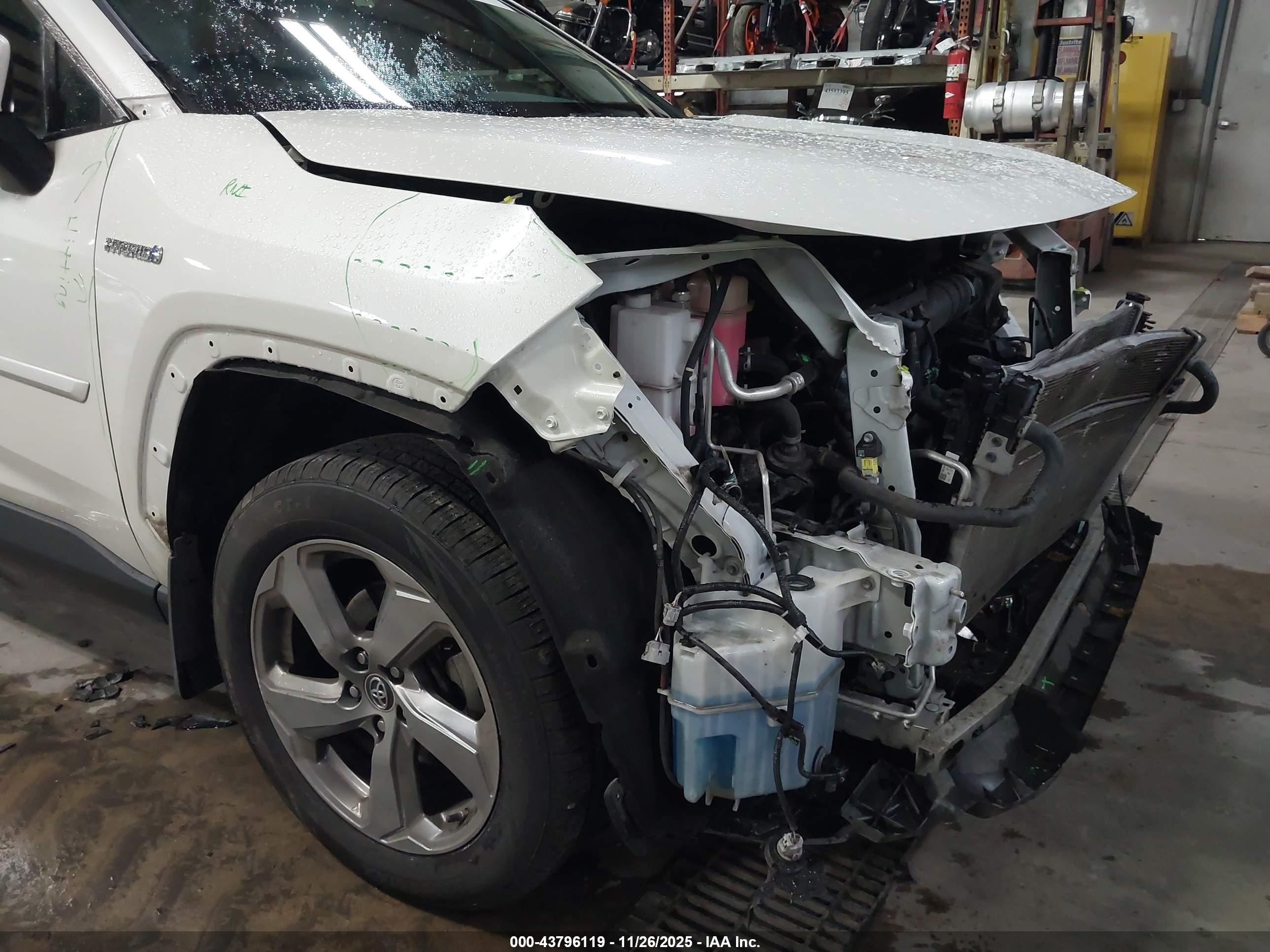 TOYOTA RAV4 image 6