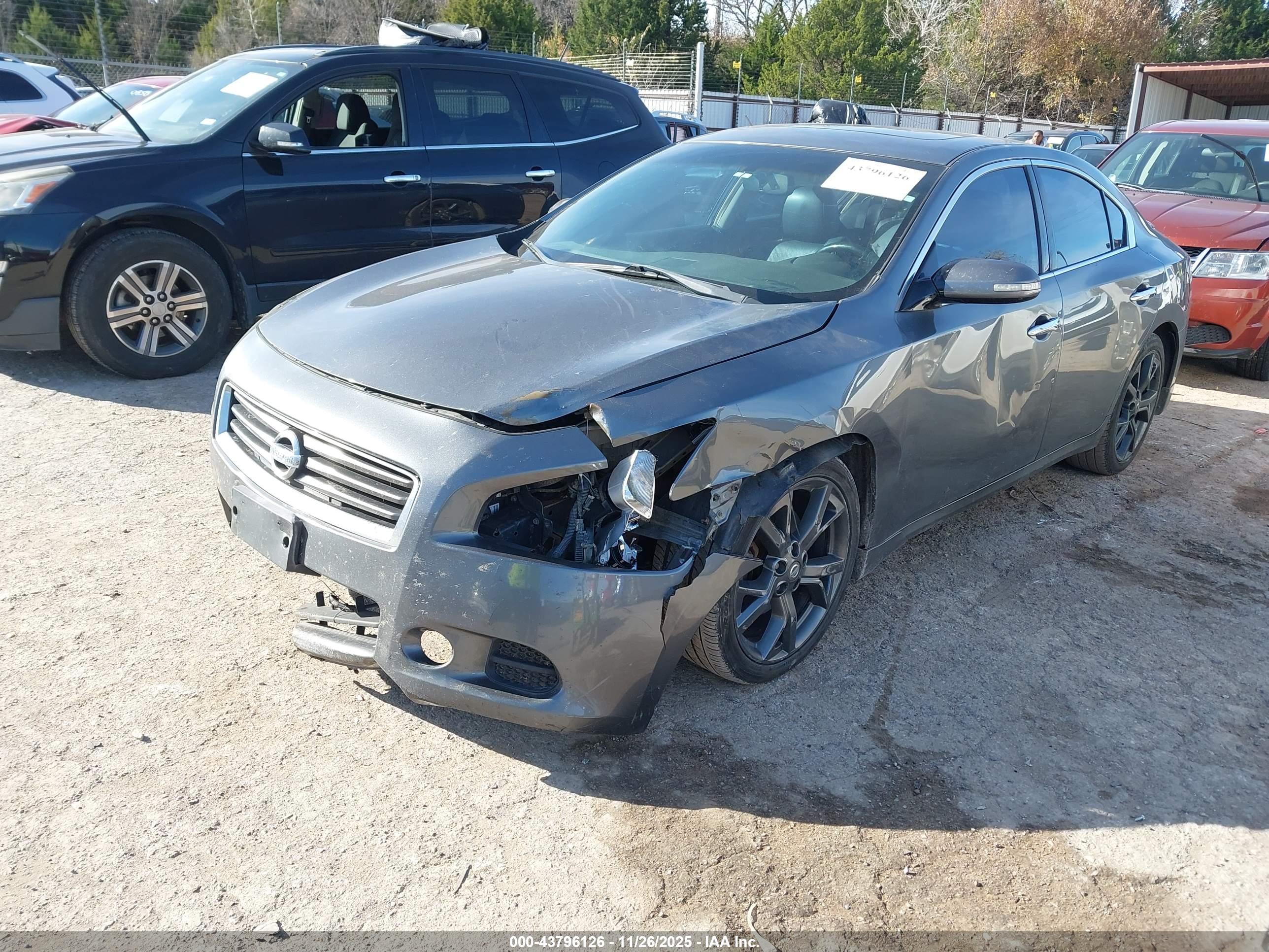 NISSAN MAXIMA image 2