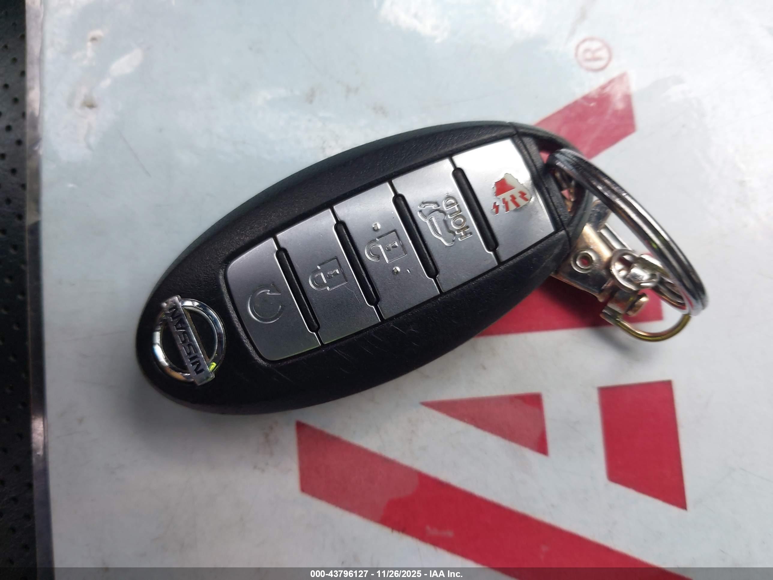 NISSAN ROGUE image 11