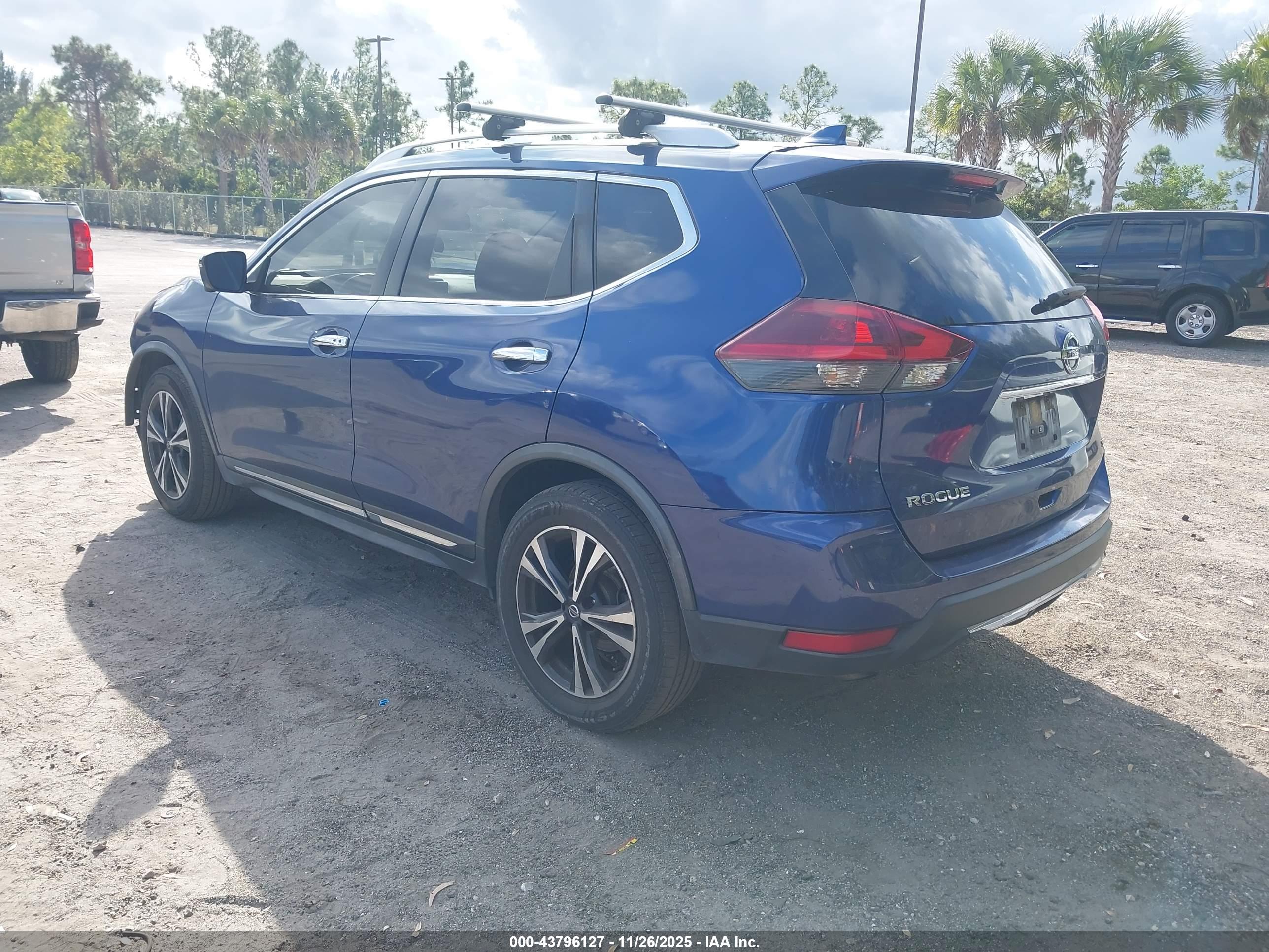NISSAN ROGUE image 3