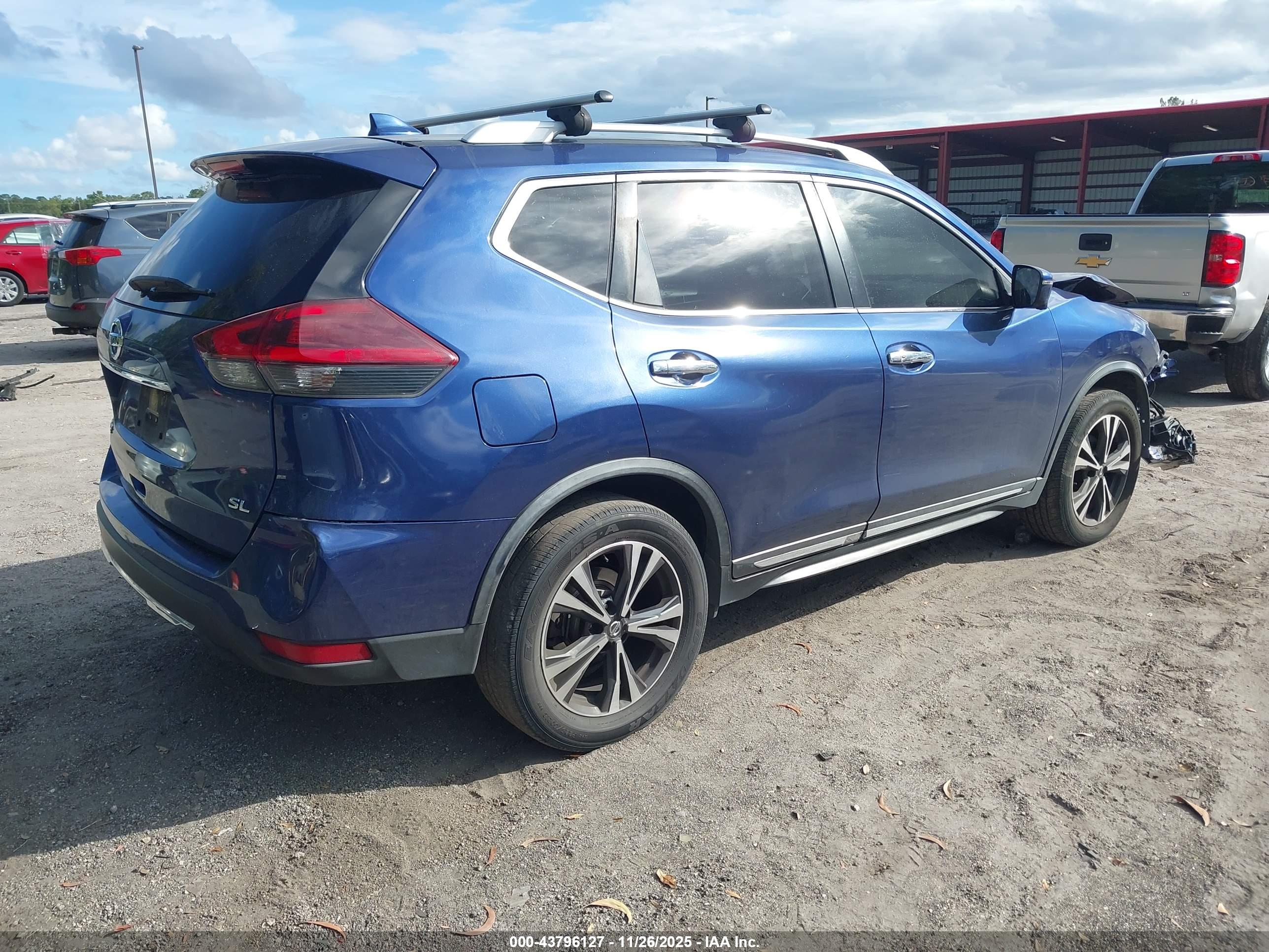 NISSAN ROGUE image 4