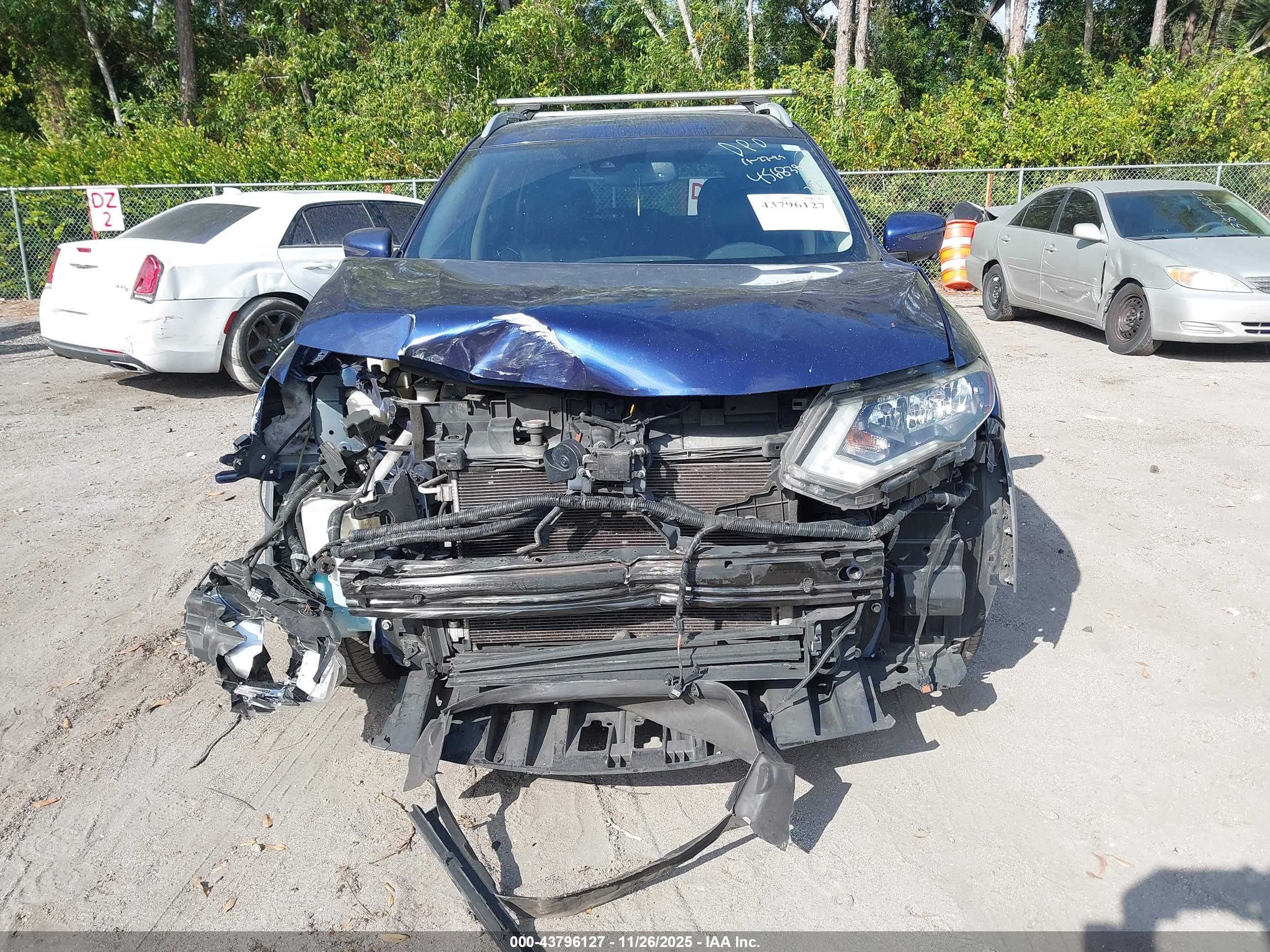 NISSAN ROGUE image 6