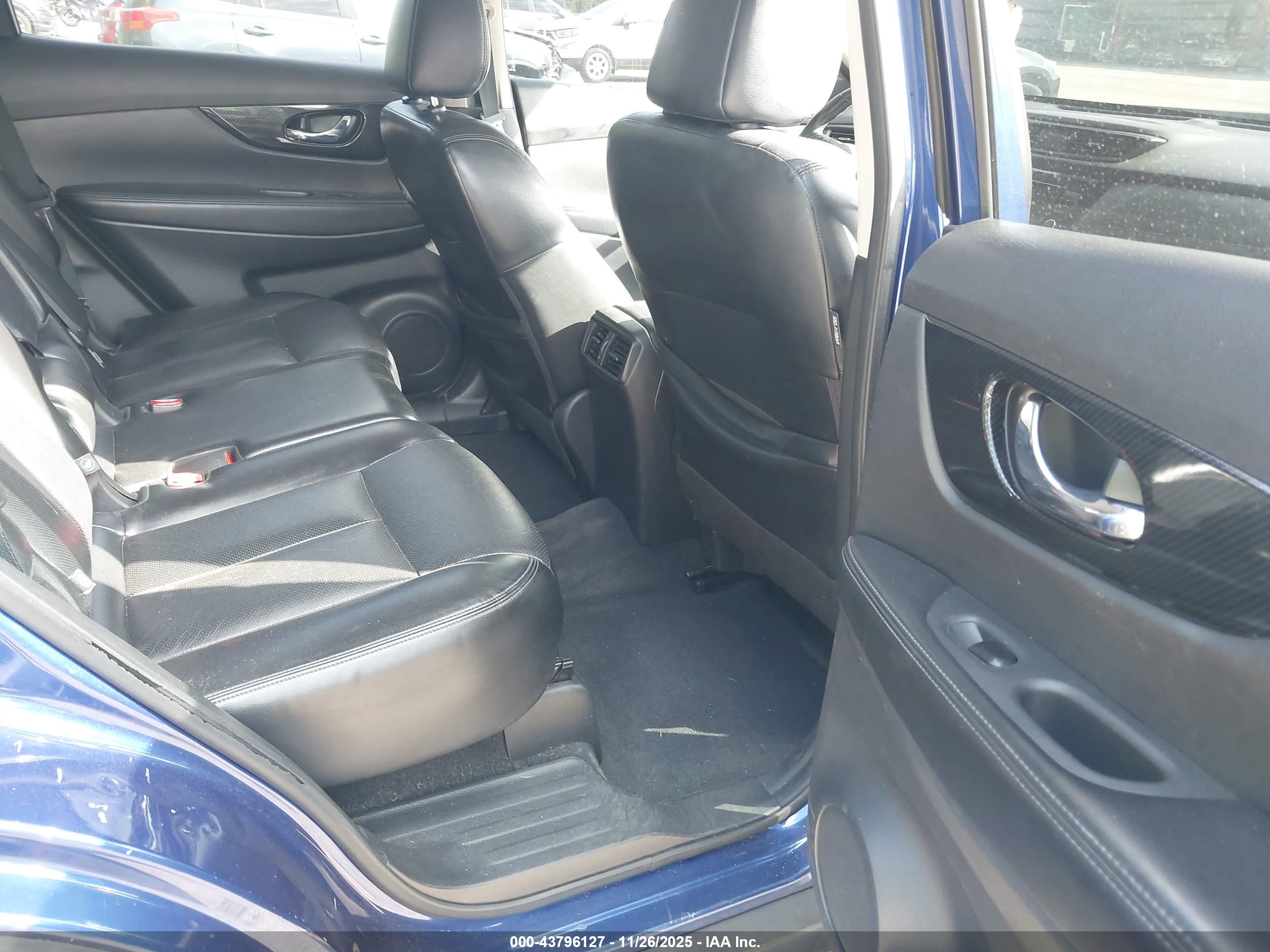NISSAN ROGUE image 8
