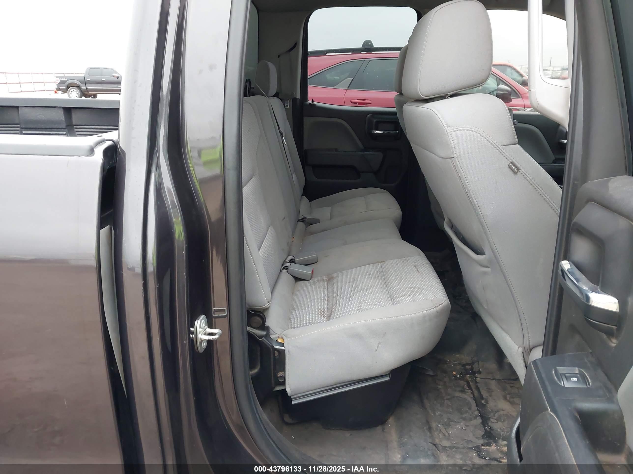 CHEVROLET SILVERADO image 8