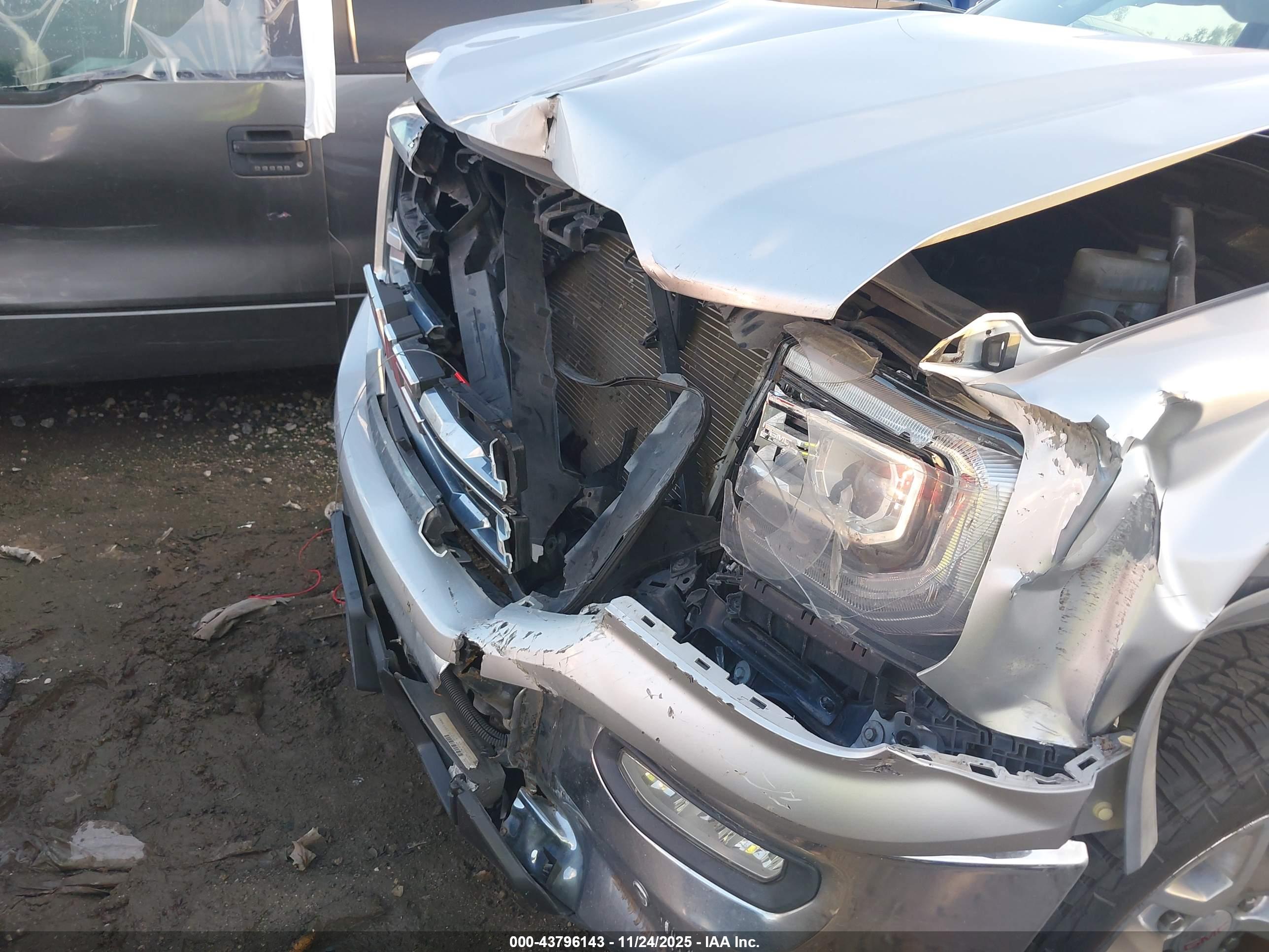 GMC SIERRA image 6