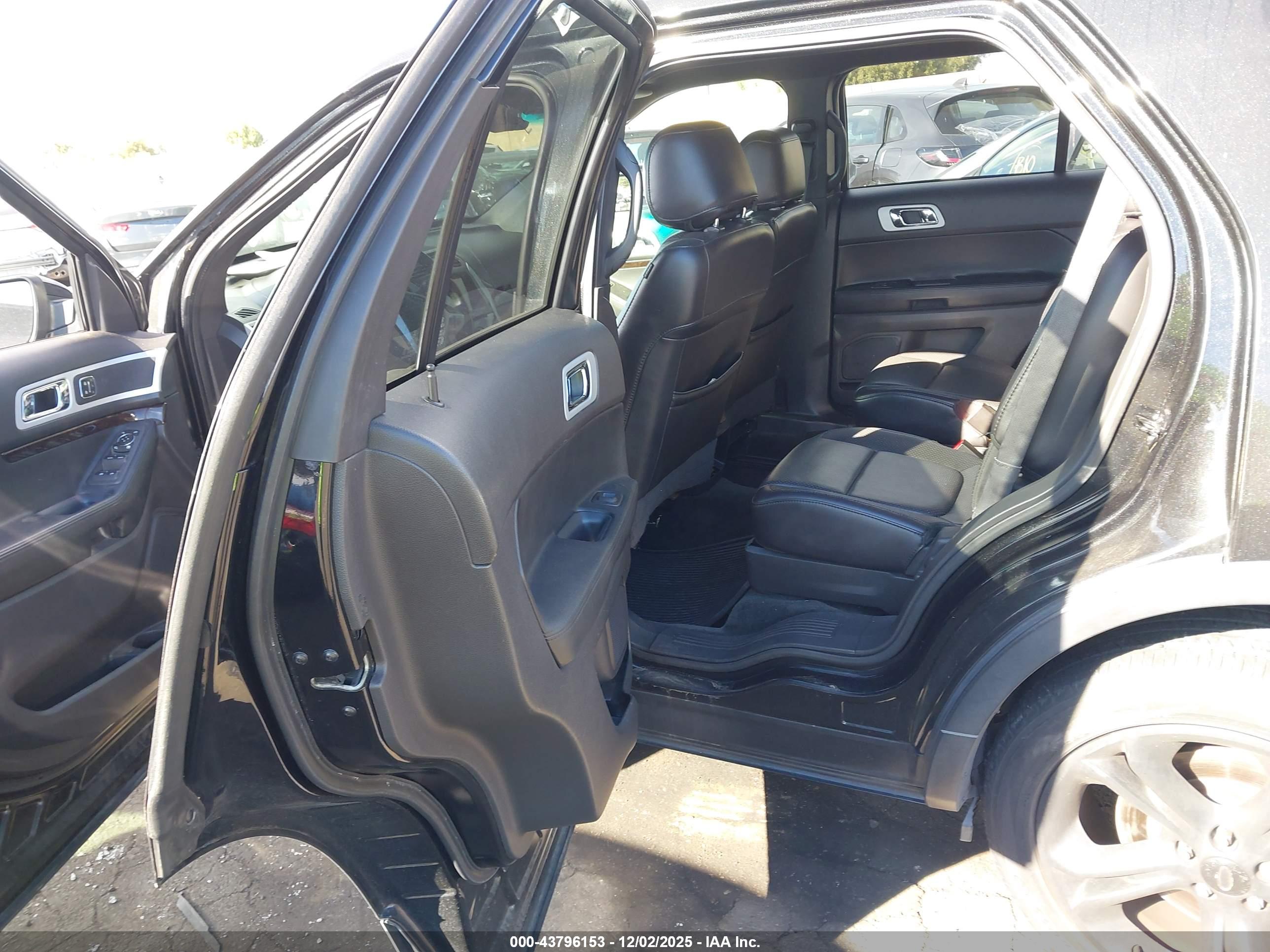 FORD EXPLORER image 8