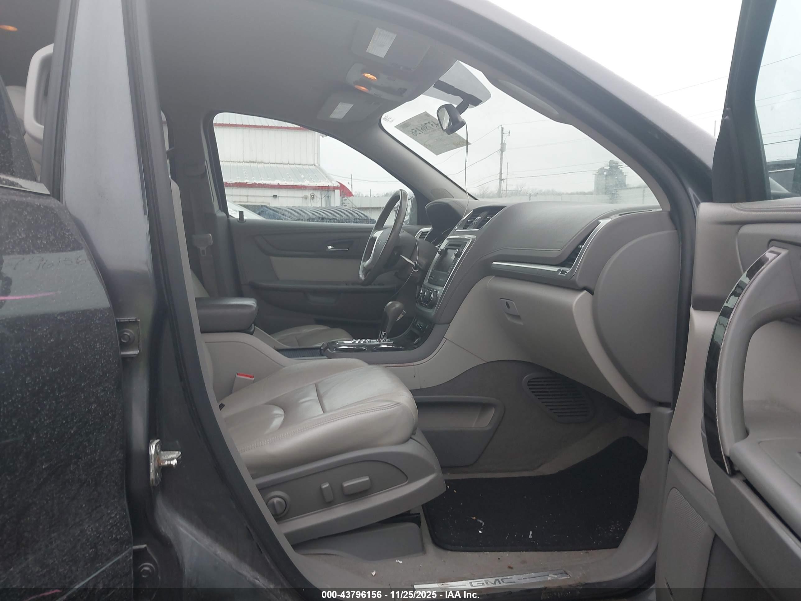 GMC ACADIA image 5