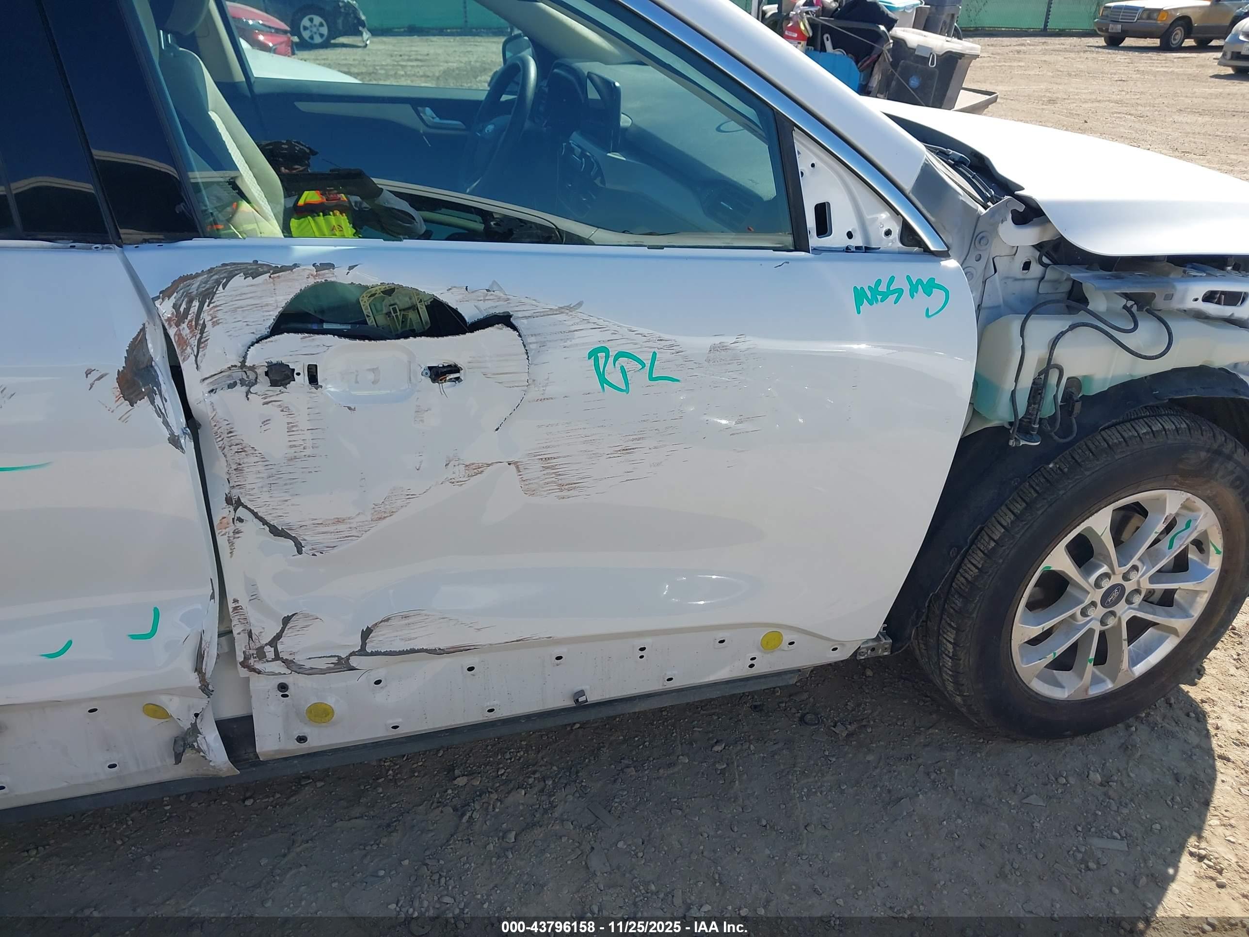 FORD ESCAPE image 6