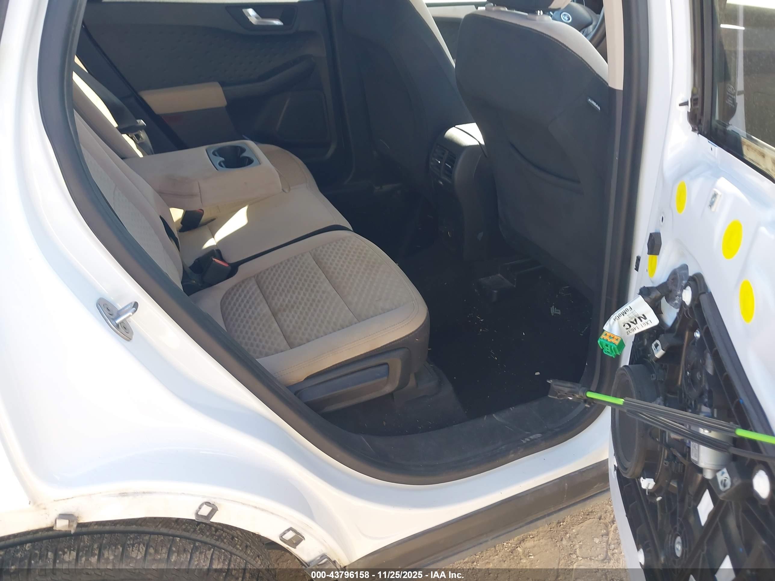 FORD ESCAPE image 8