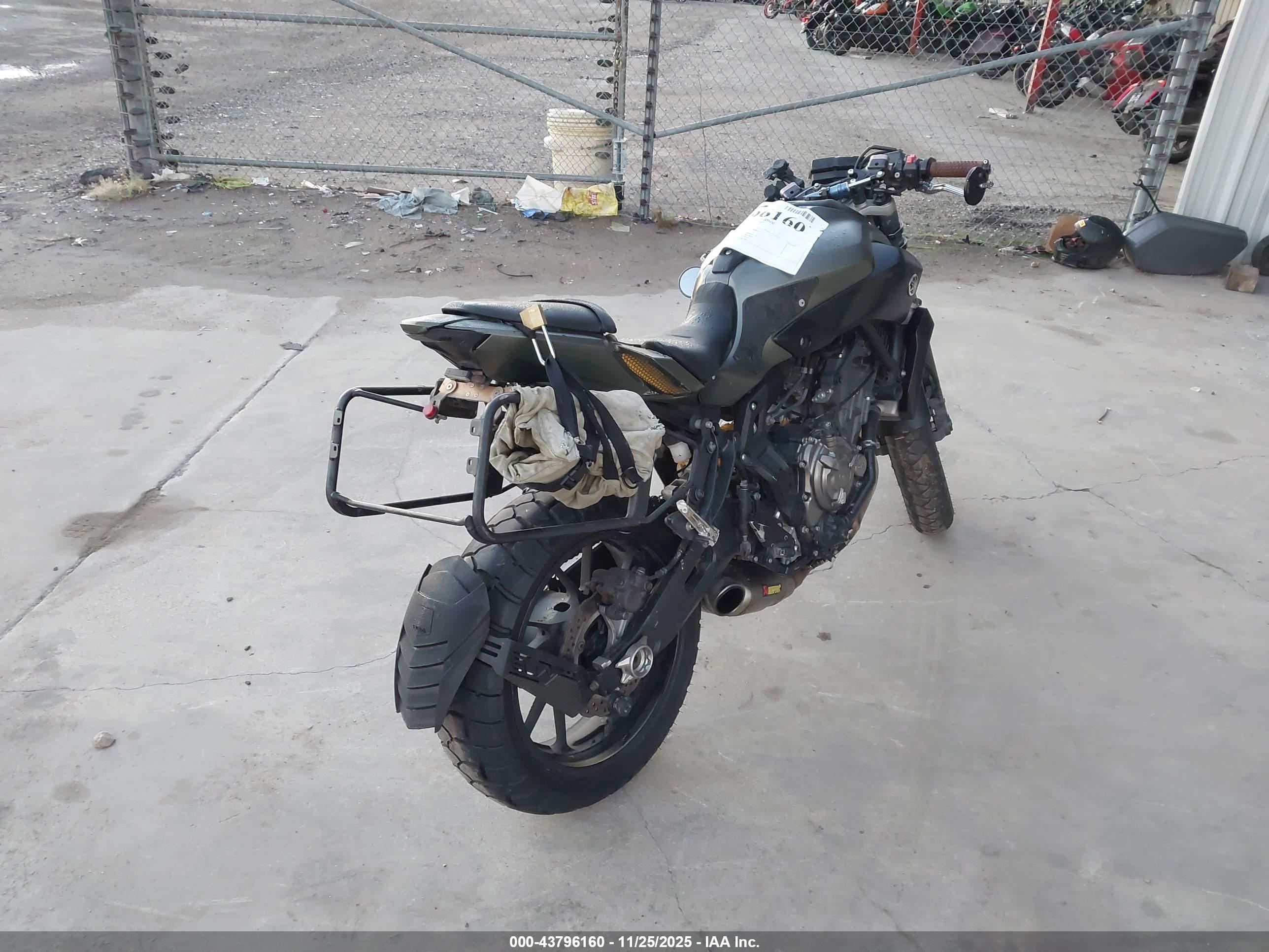 YAMAHA FZ07 image 4