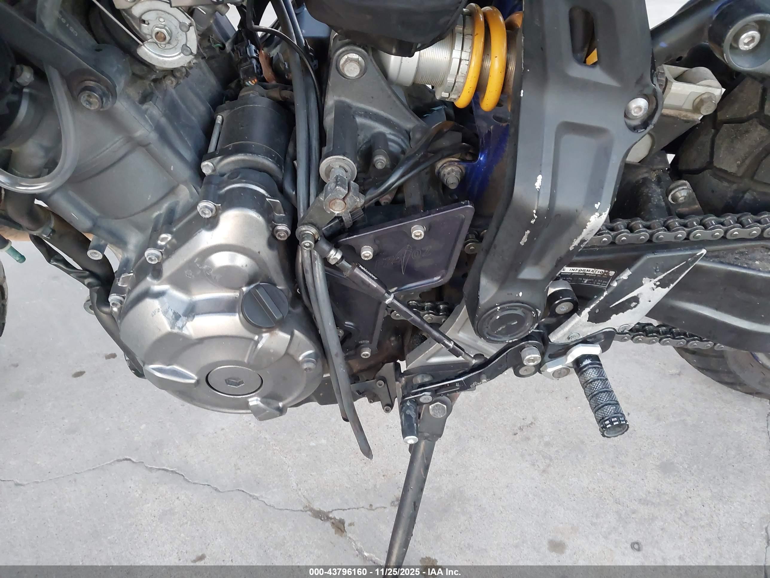 YAMAHA FZ07 image 9