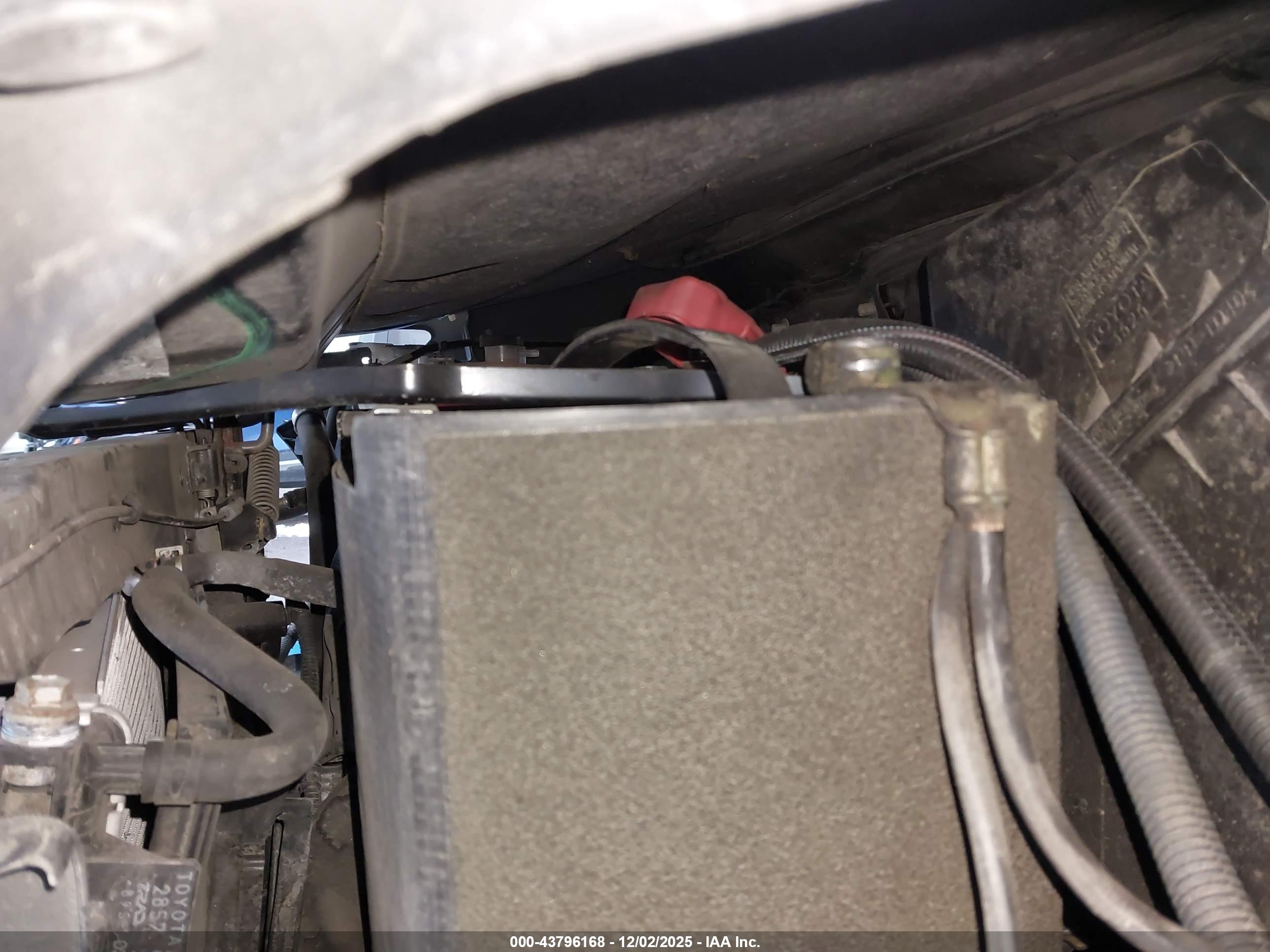 TOYOTA RAV4 image 10