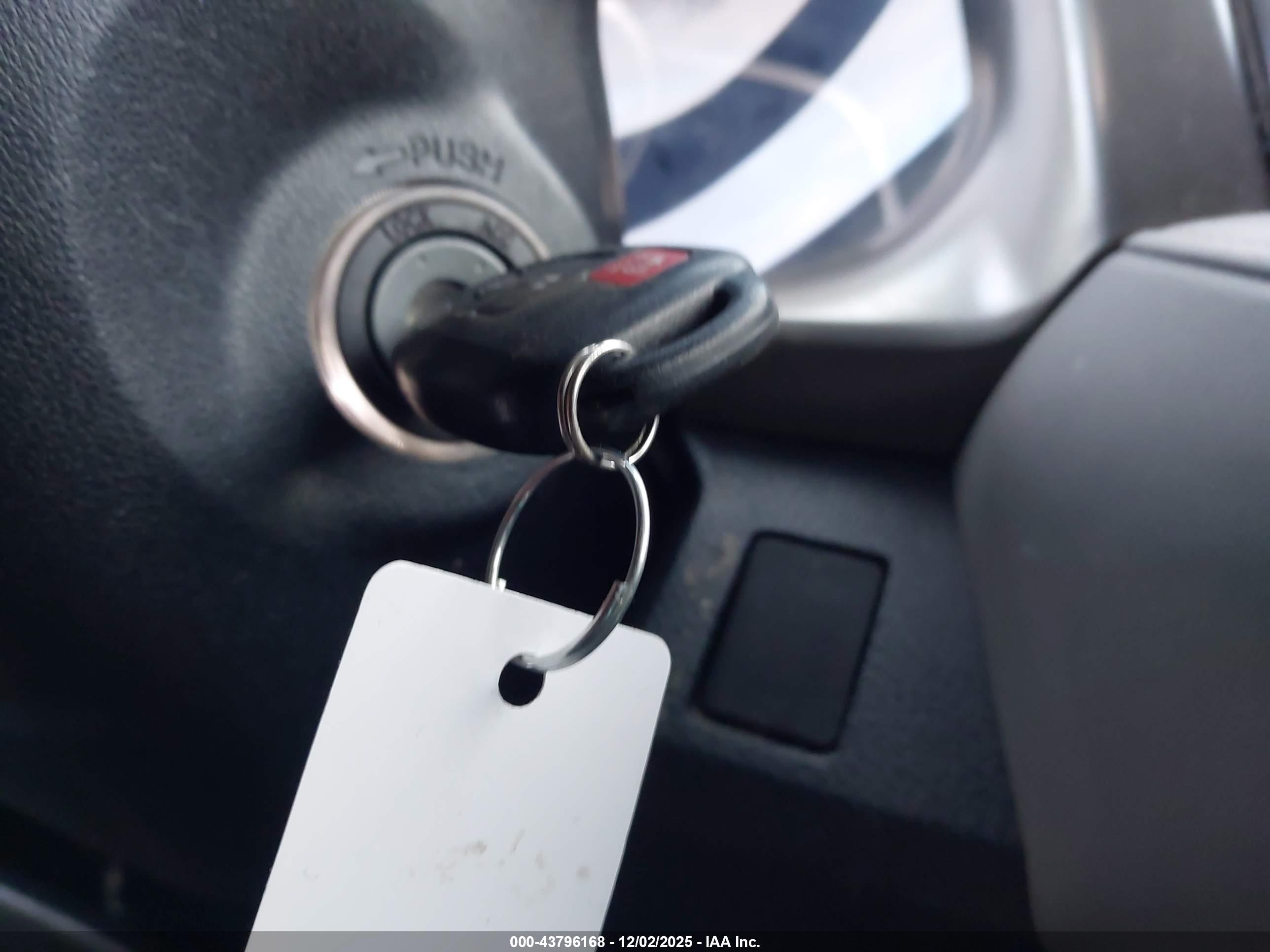TOYOTA RAV4 image 11