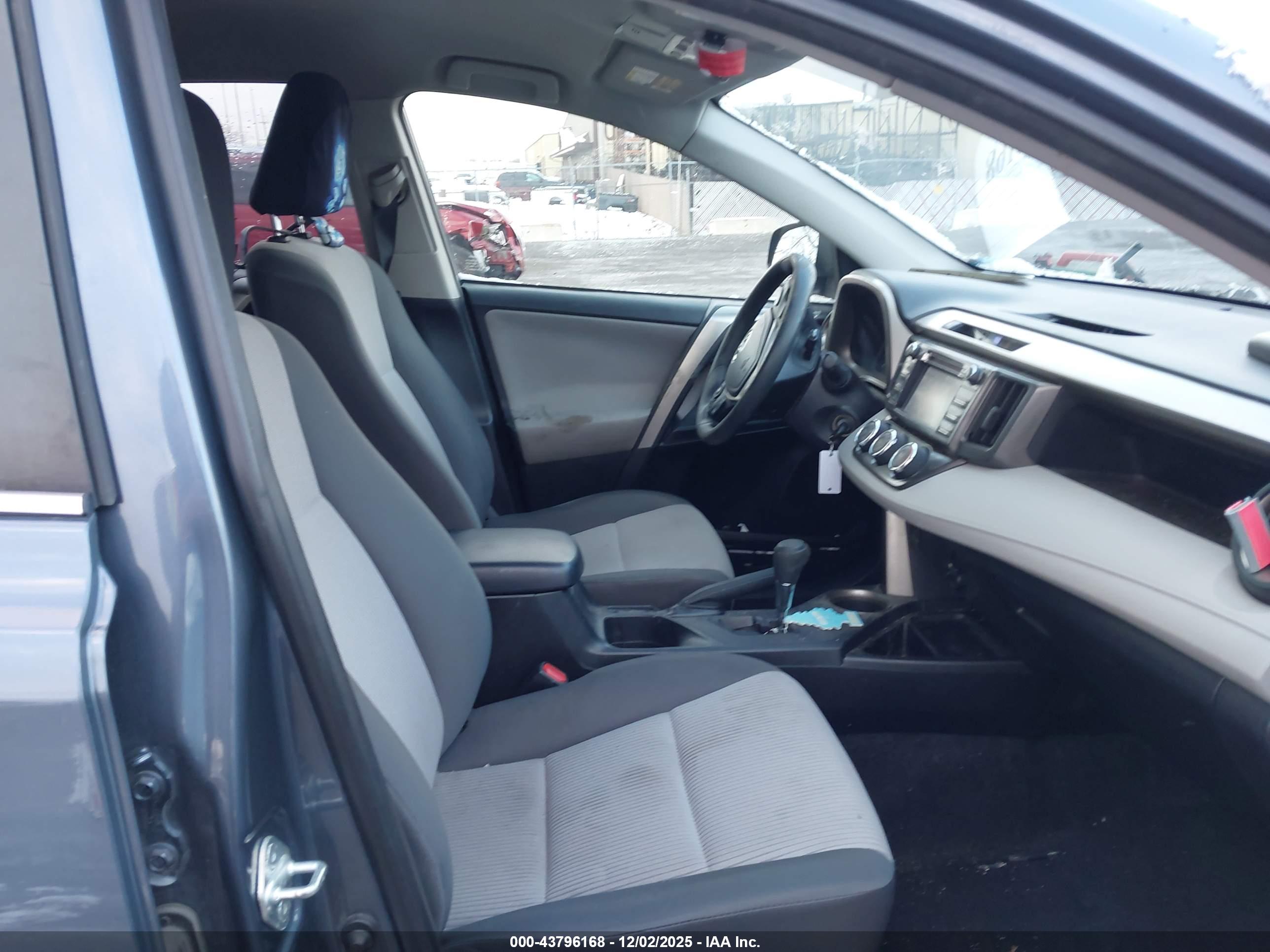 TOYOTA RAV4 image 5