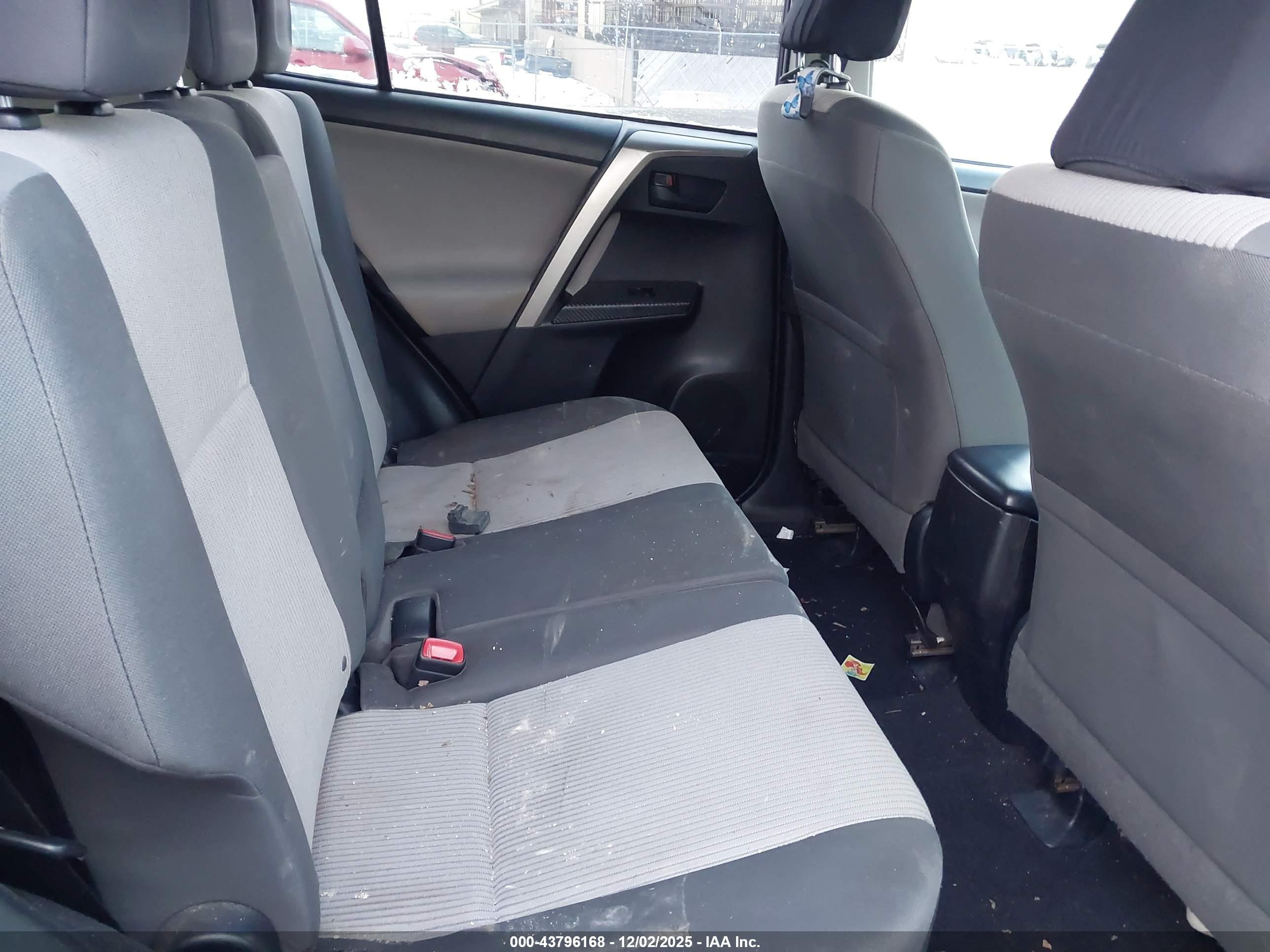 TOYOTA RAV4 image 8