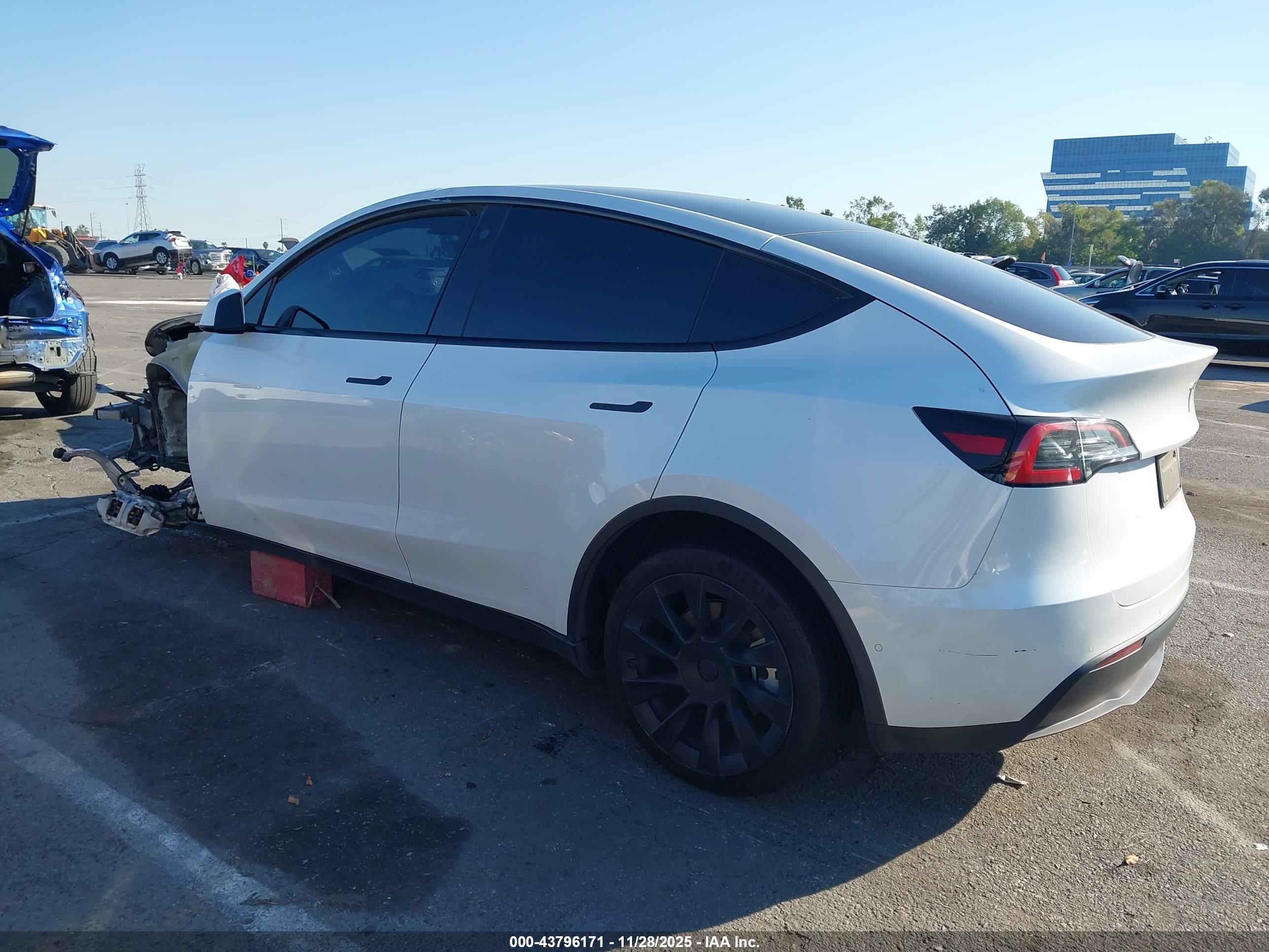 TESLA MODEL image 3