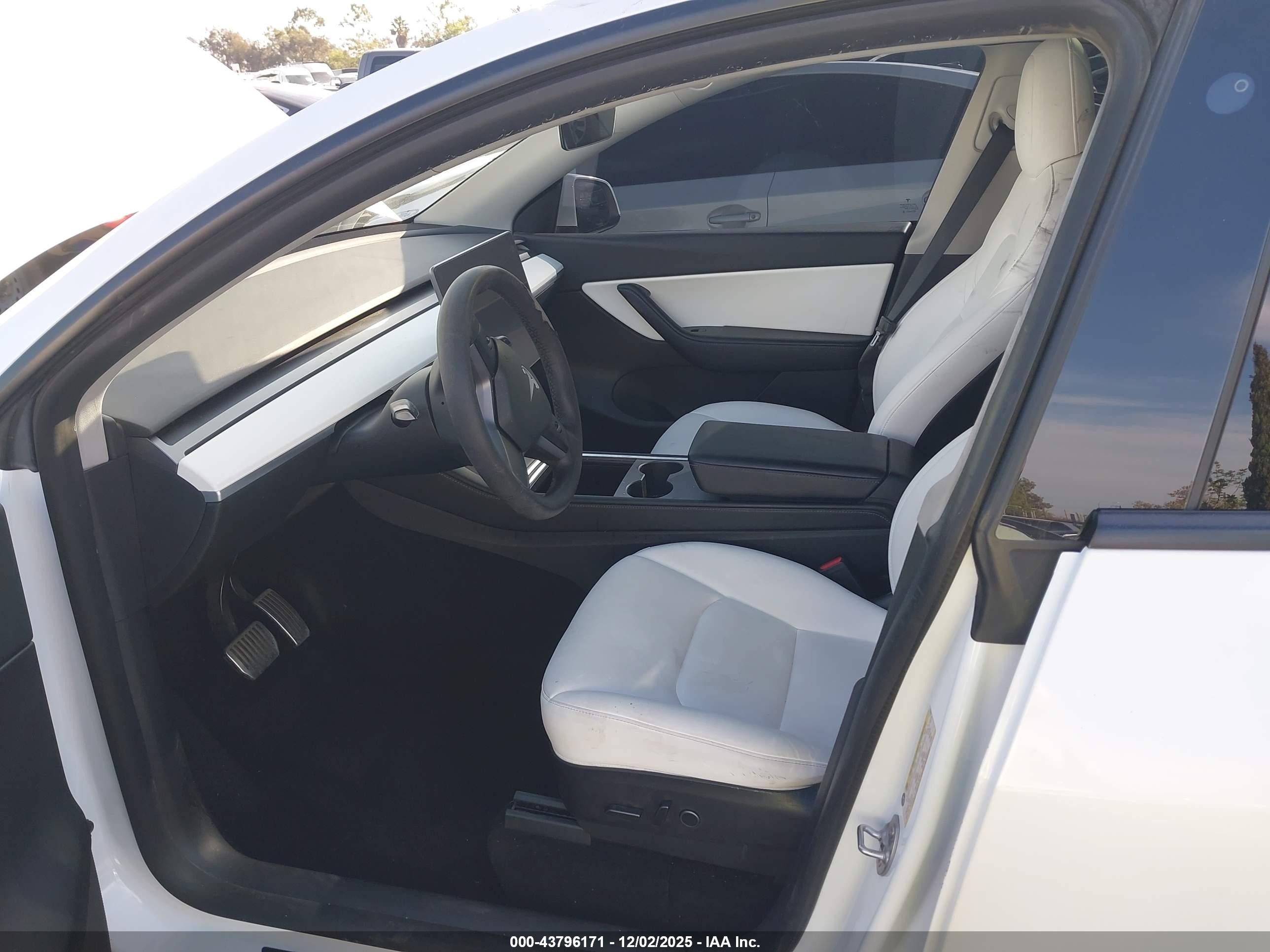TESLA MODEL image 5