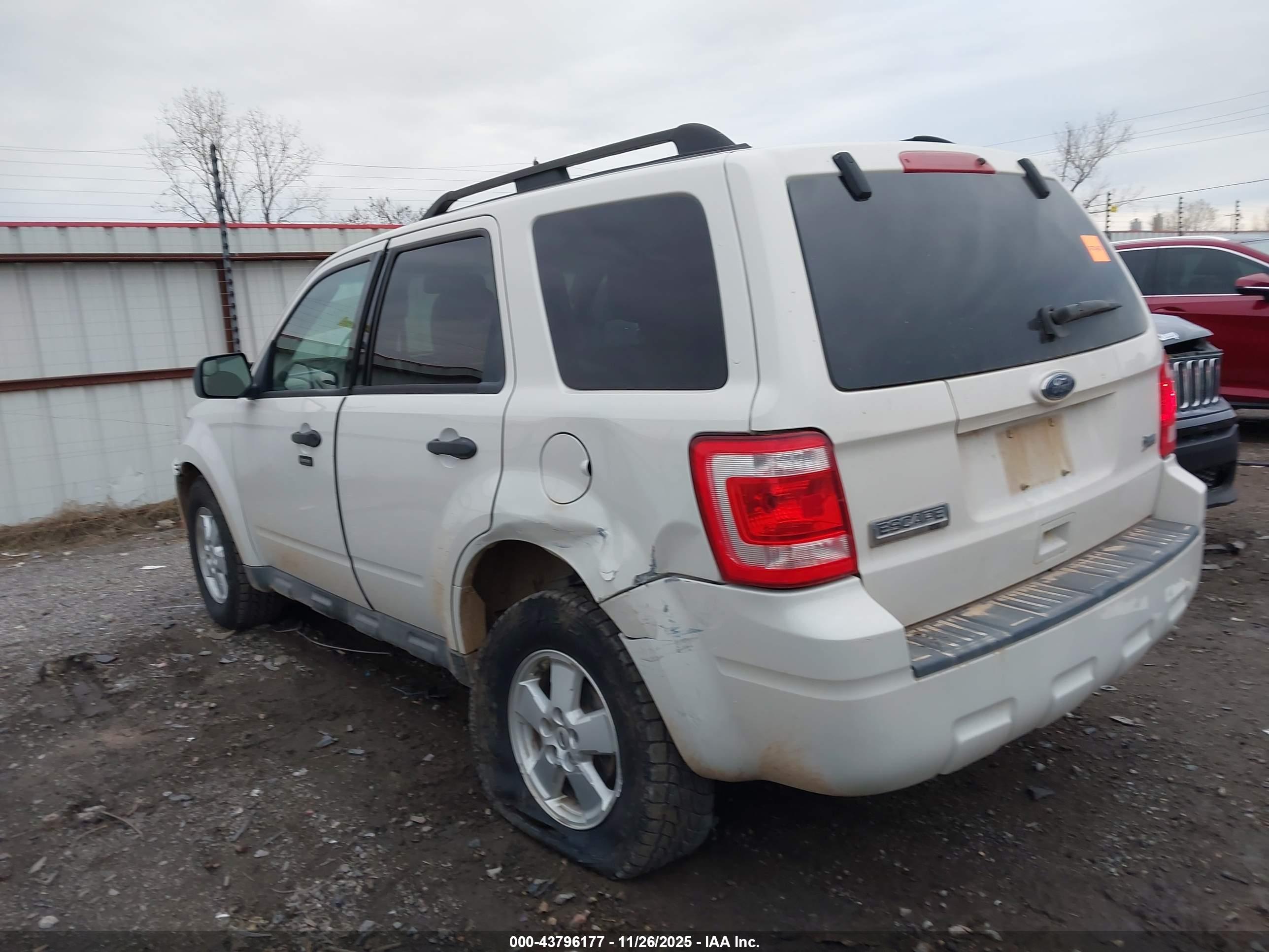 FORD ESCAPE image 3