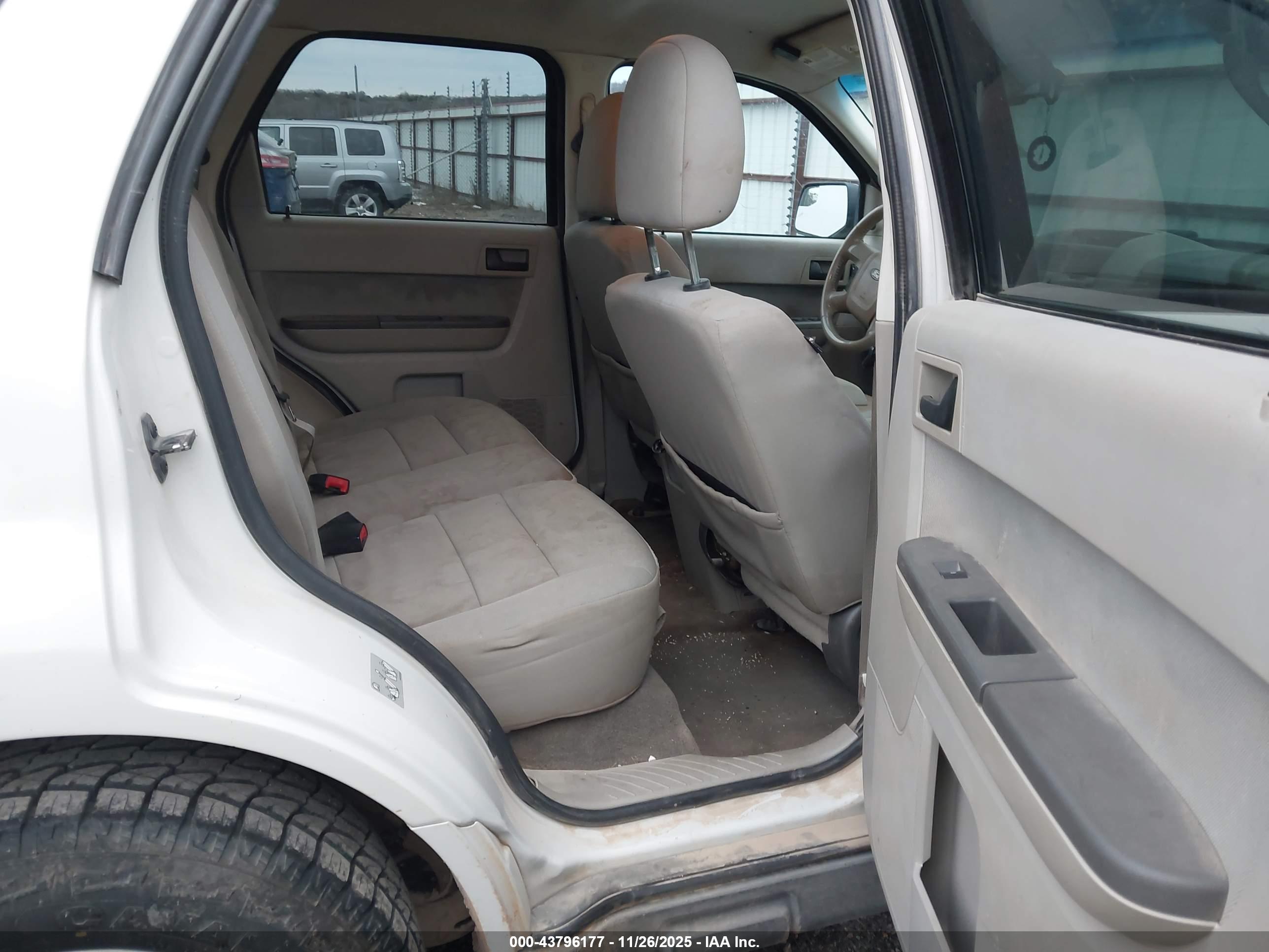 FORD ESCAPE image 8