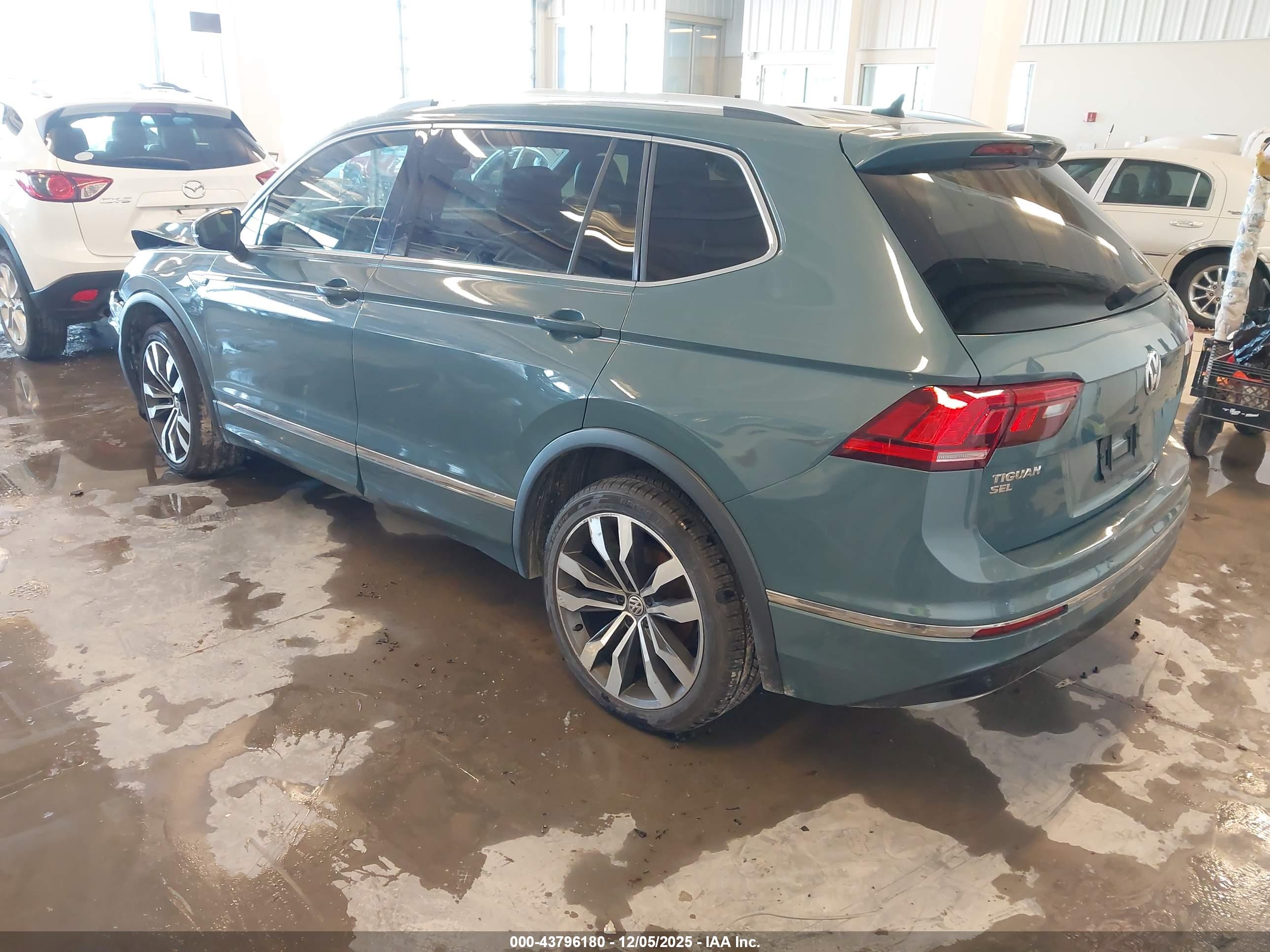 VOLKSWAGEN TIGUAN image 3